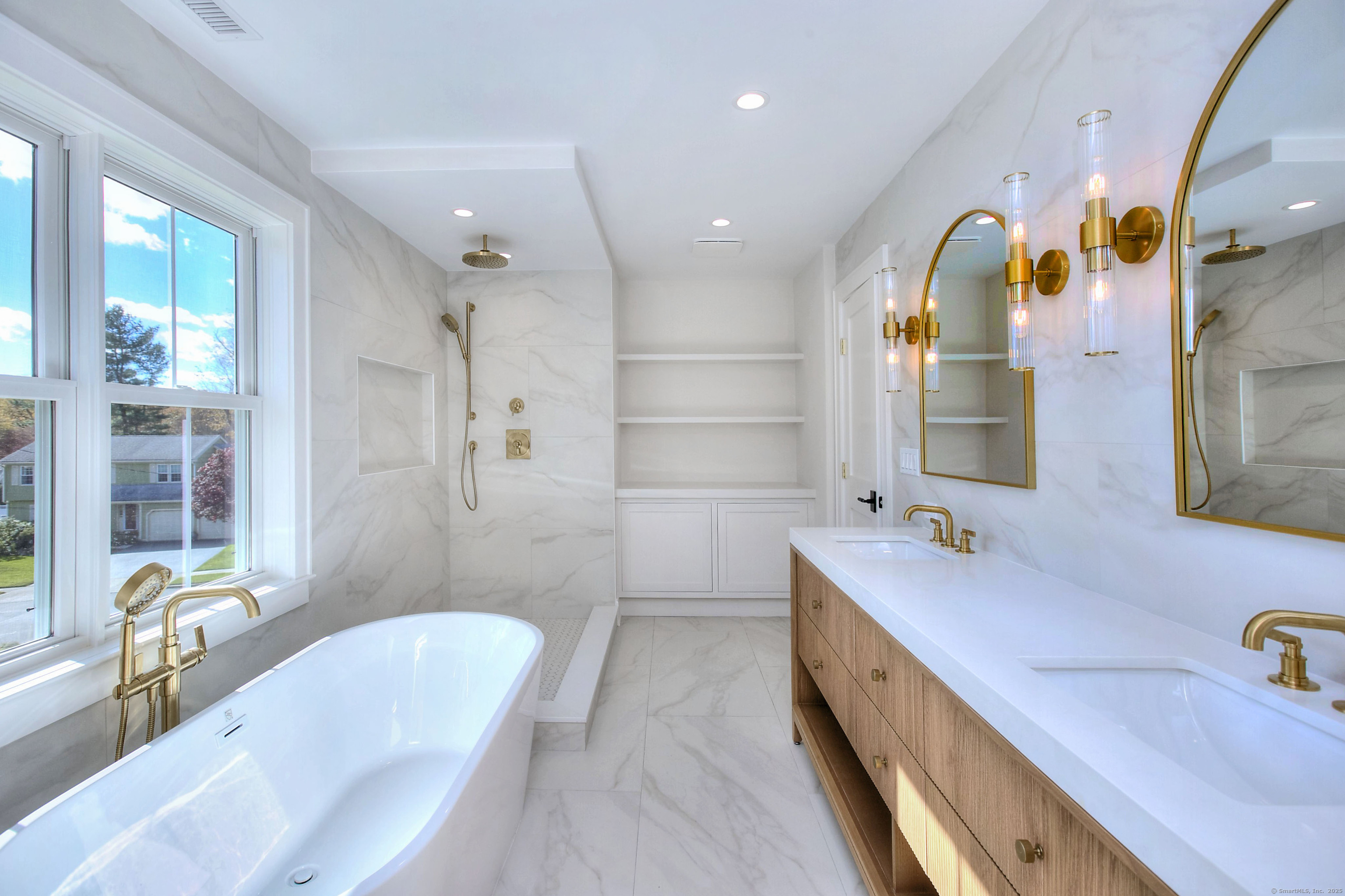 Fairfield, Connecticut, 06824, United States, 5 Bedrooms Bedrooms, ,5 BathroomsBathrooms,Residential,For Sale,1987495