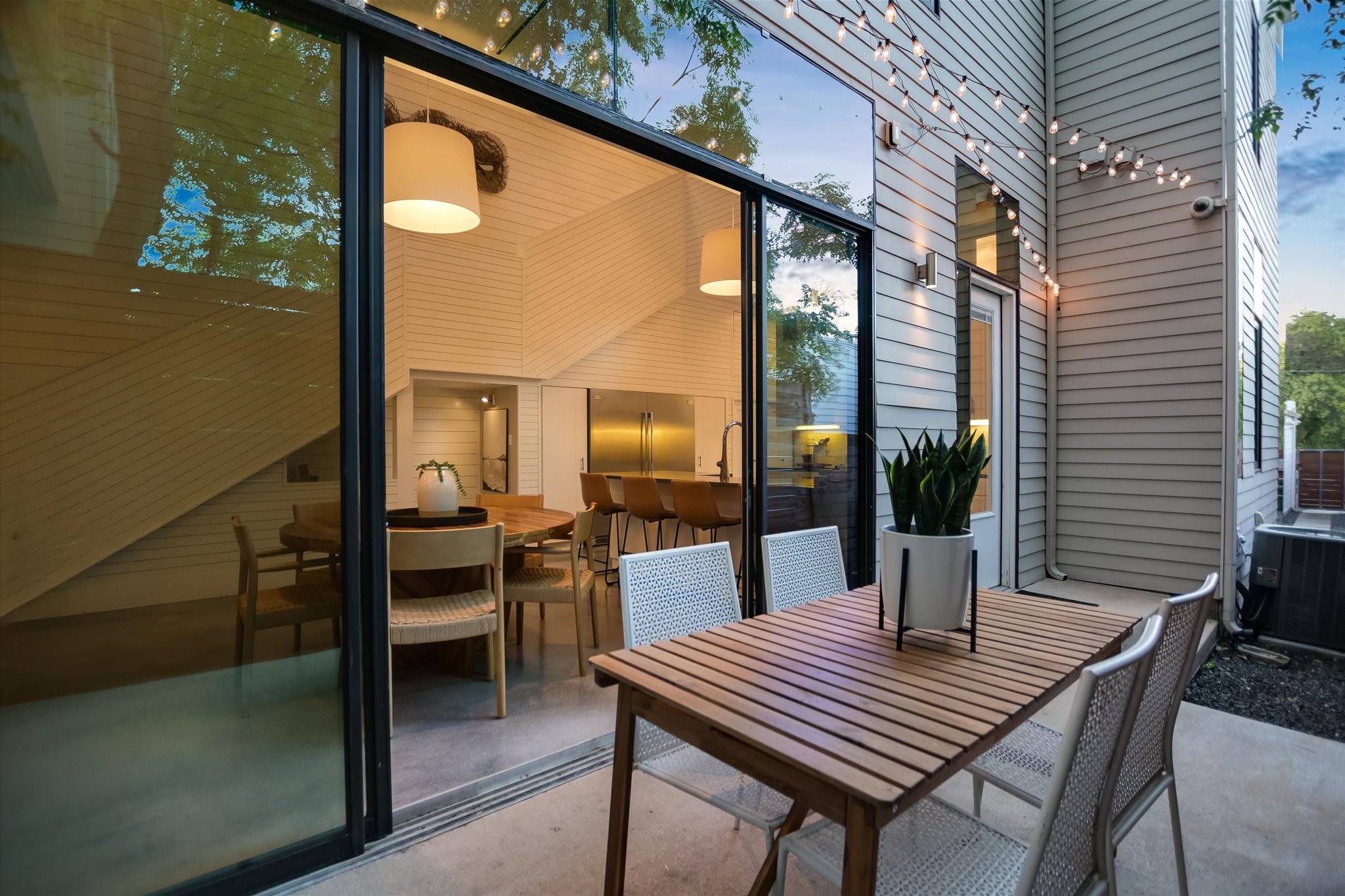  where  modern design meets everyday ease in galindo - 物件實景