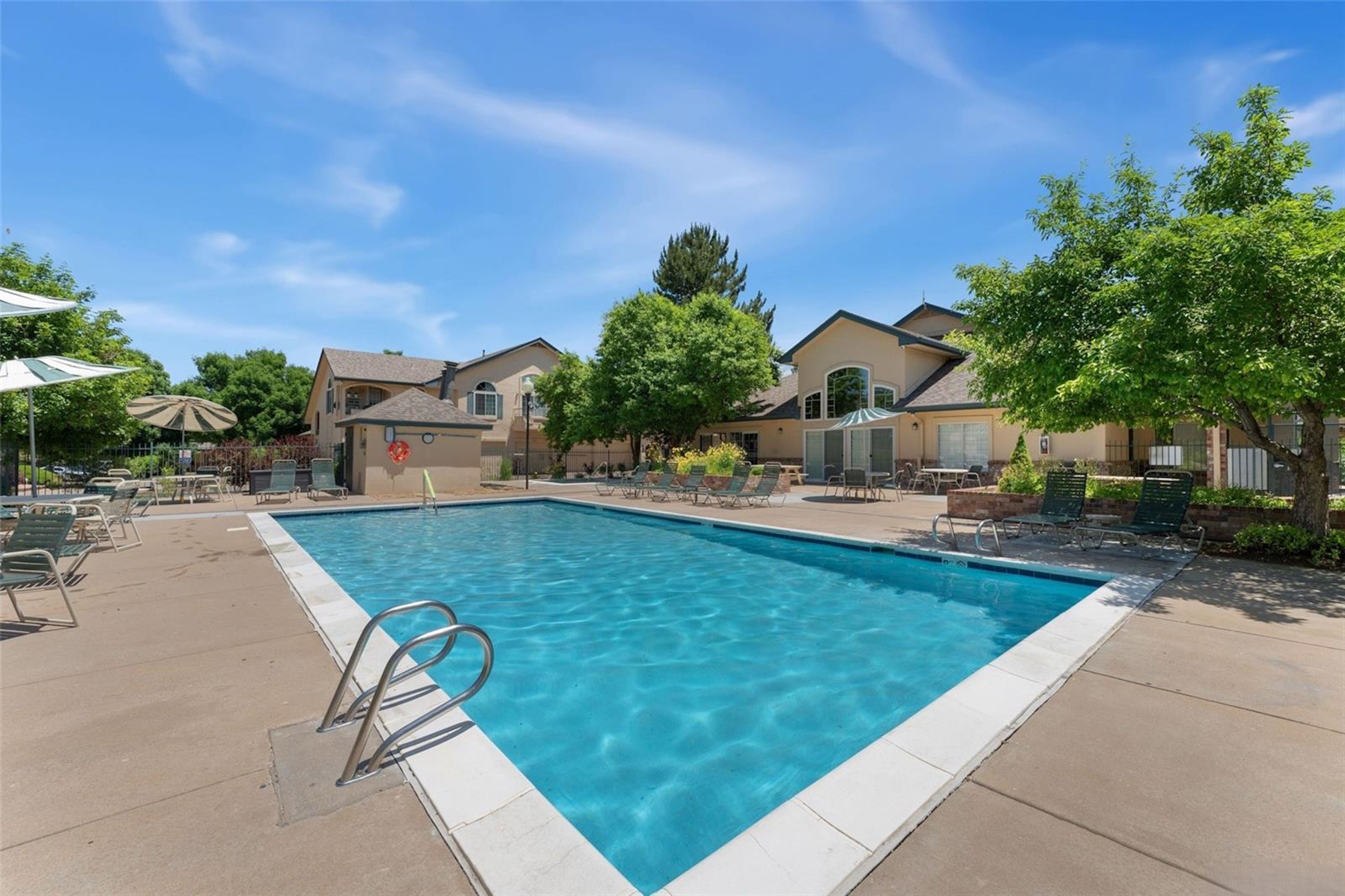  8747 E Dry Creek Road, Englewood, CO, 80112 - 物件實景
