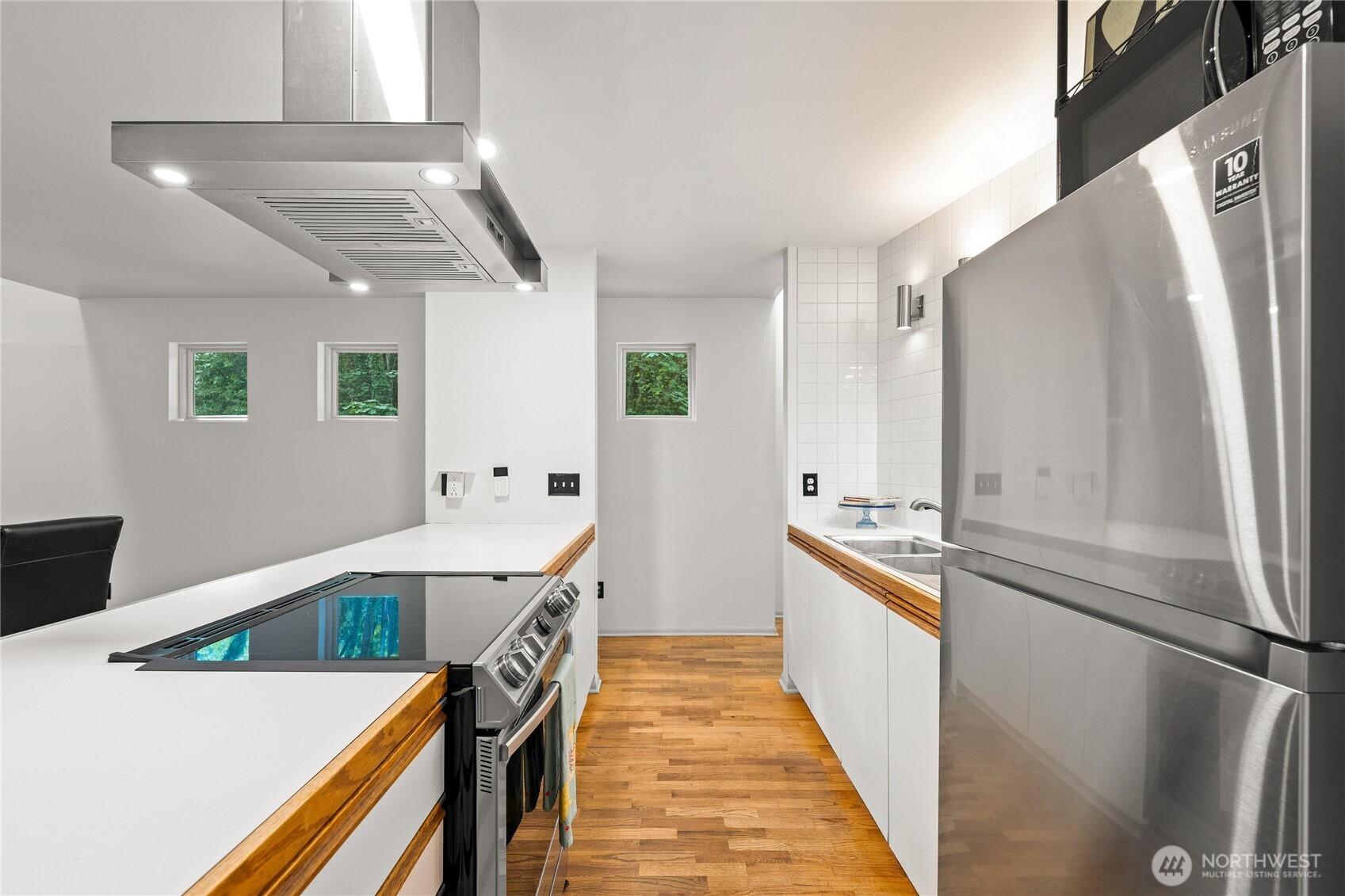 SEATTLE, Washington, 98146, United States, 2 Bedrooms Bedrooms, ,2 BathroomsBathrooms,Residential,For Sale,1875636