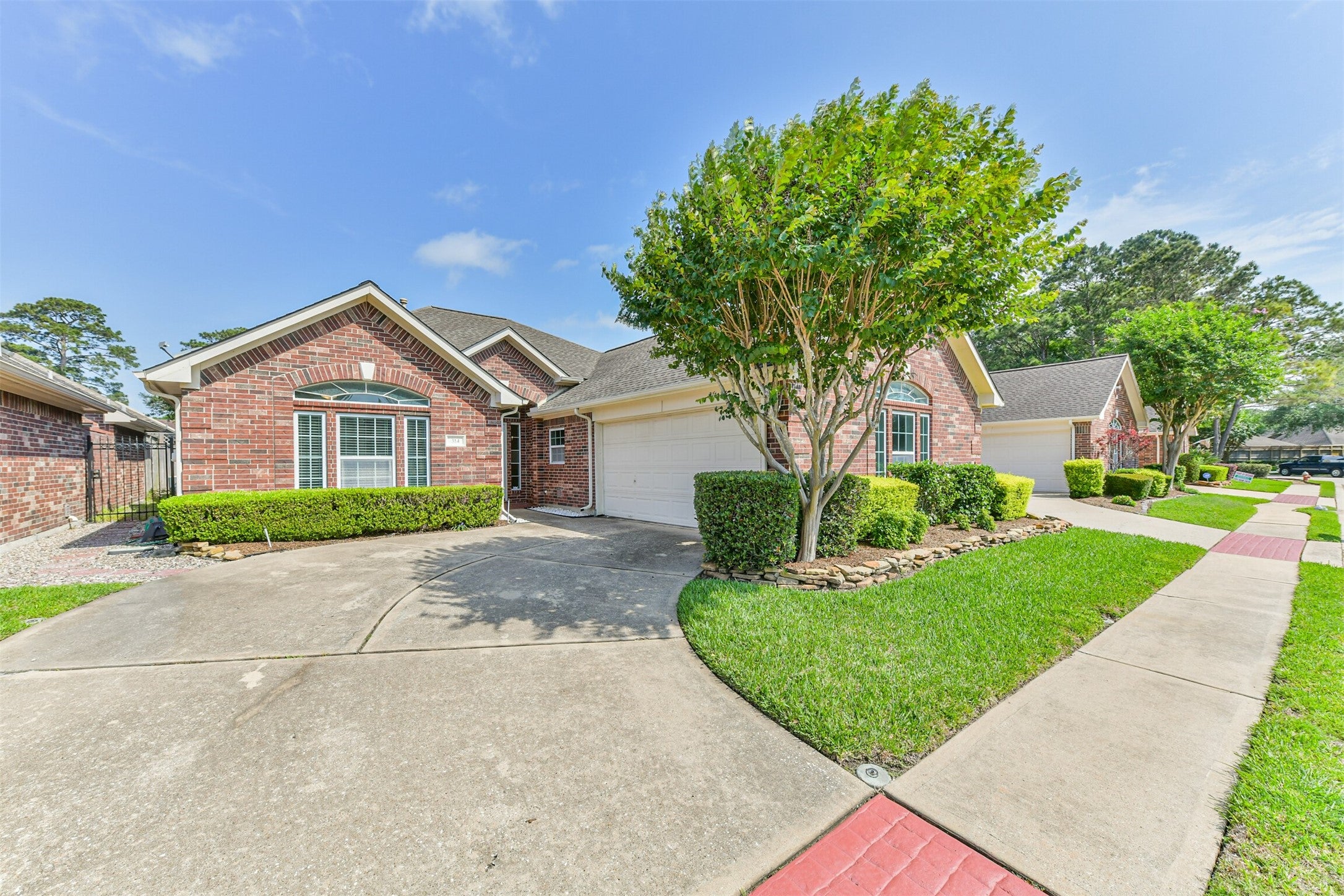 Parkwood Village Dr, Friendswood, TX 77546
