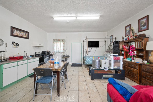 Los Angeles, California, 90044, United States, 2 Bedrooms Bedrooms, ,Residential,For Sale,1869360