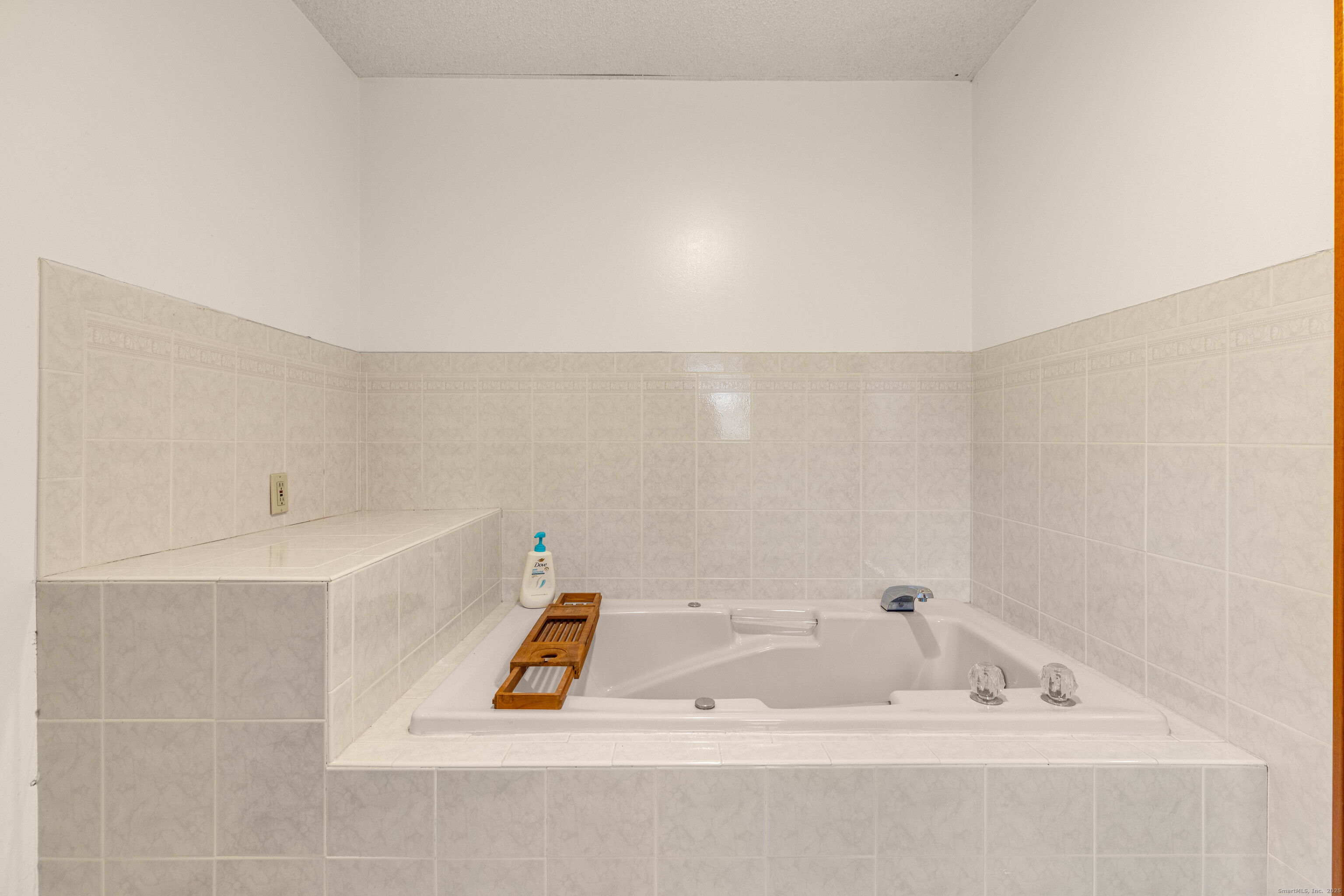 Windsor, Connecticut, 06095, United States, 4 Bedrooms Bedrooms, ,5 BathroomsBathrooms,Residential,For Sale,2000550