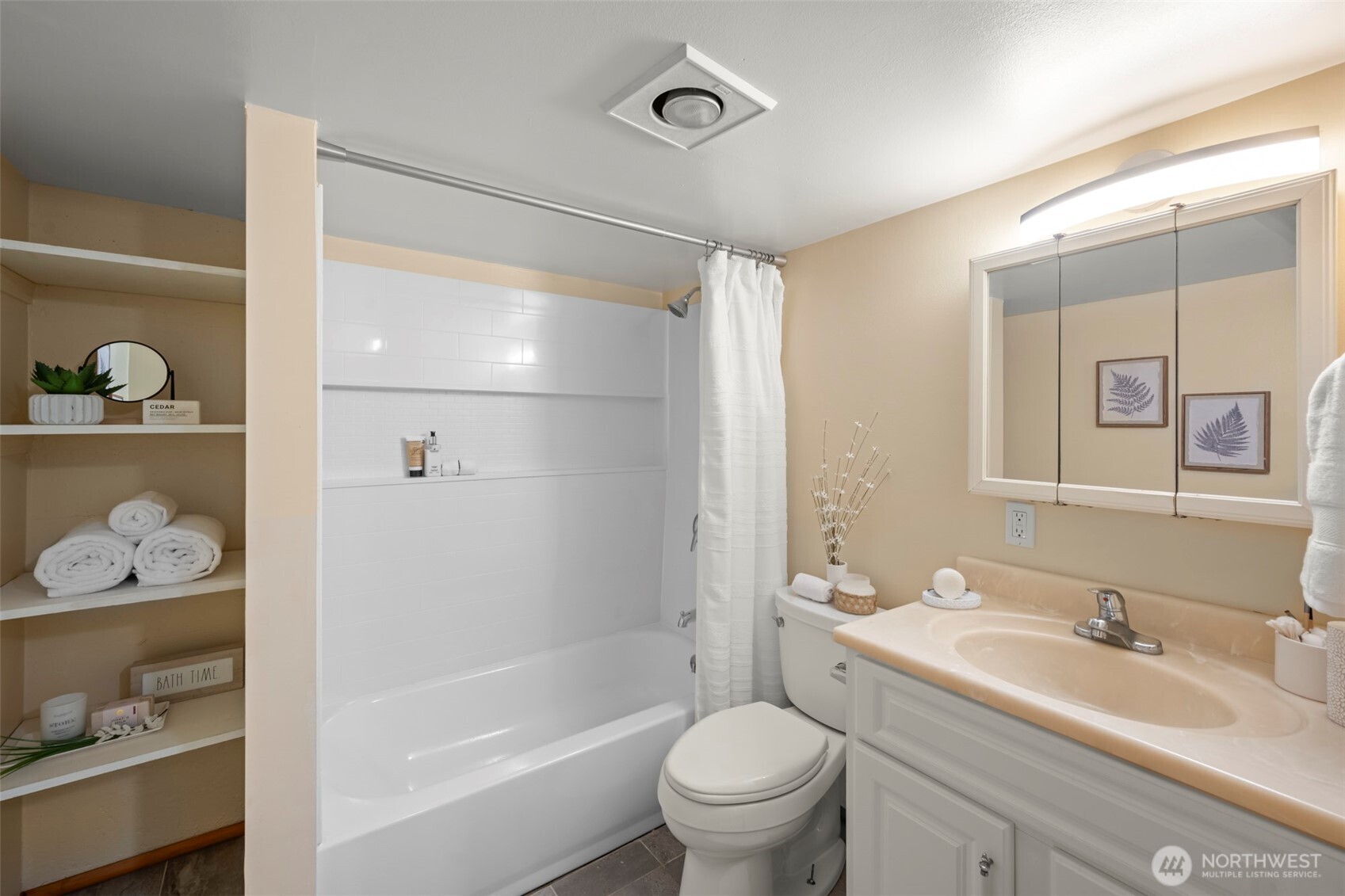 Des Moines, Washington, 98198, United States, 4 Bedrooms Bedrooms, ,2 BathroomsBathrooms,Residential,For Sale,1987867