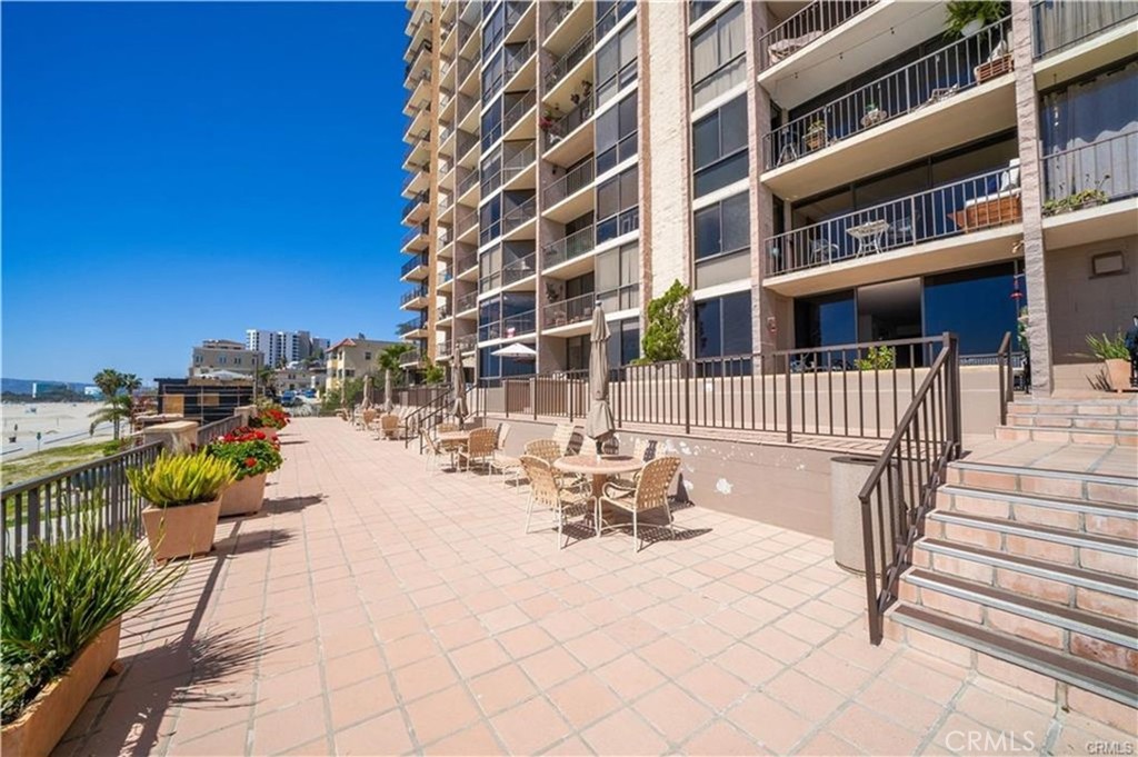 Long Beach, California, 90802, United States, 2 Bedrooms Bedrooms, ,Residential,For Sale,1905979