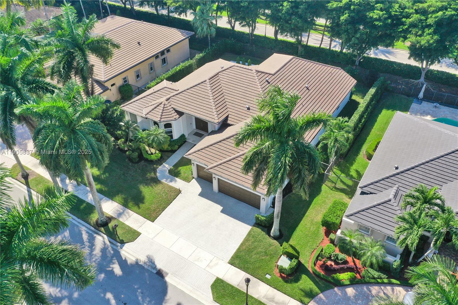 Weston, Florida, 33327, United States, 5 Bedrooms Bedrooms, ,3 BathroomsBathrooms,Residential,For Sale,1991859