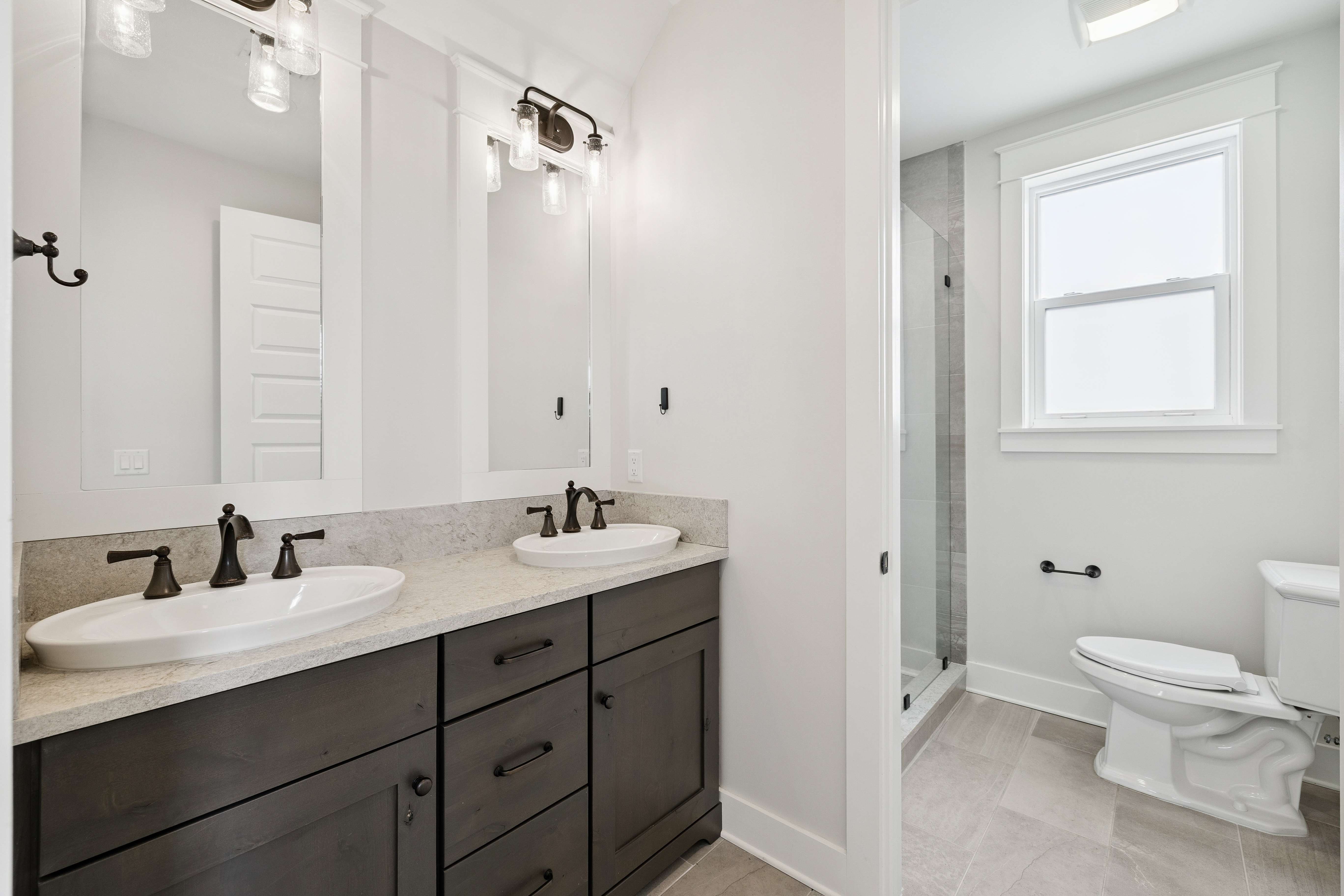  Multi-Level Refined Coastal Home In Gated Community Near Beach Access - 物件實景