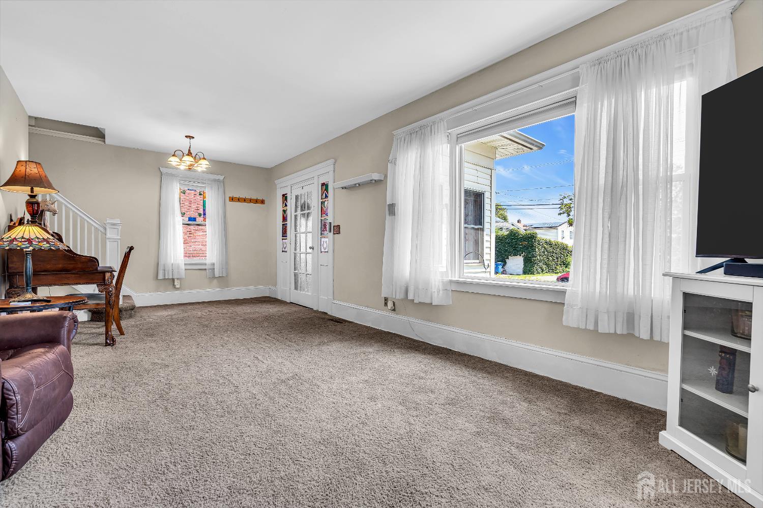 Woodbridge Proper, New Jersey, 07095, United States, 5 Bedrooms Bedrooms, ,2 BathroomsBathrooms,Residential,For Sale,1906051