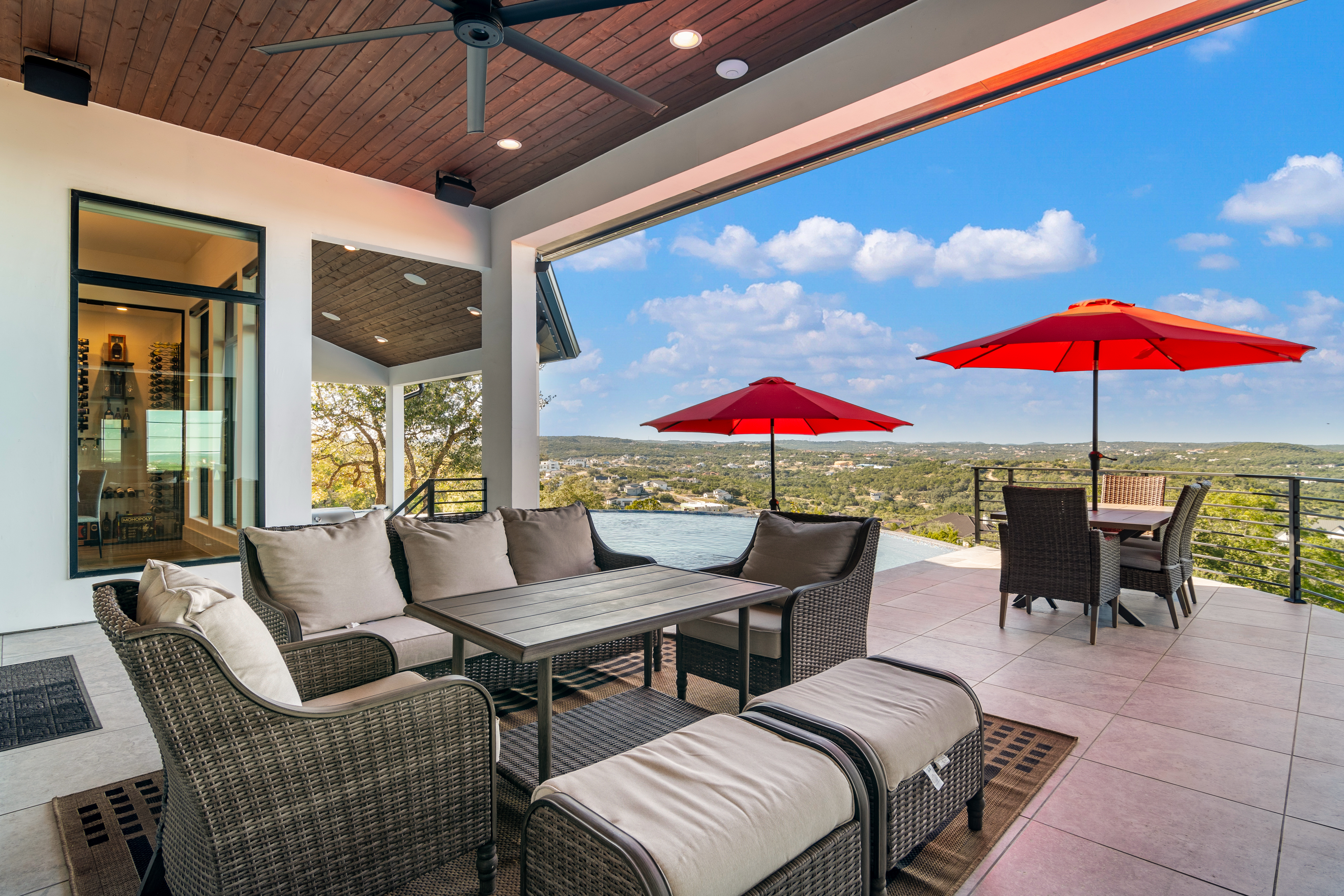  Panoramic Views and Luxury Living - 物件實景