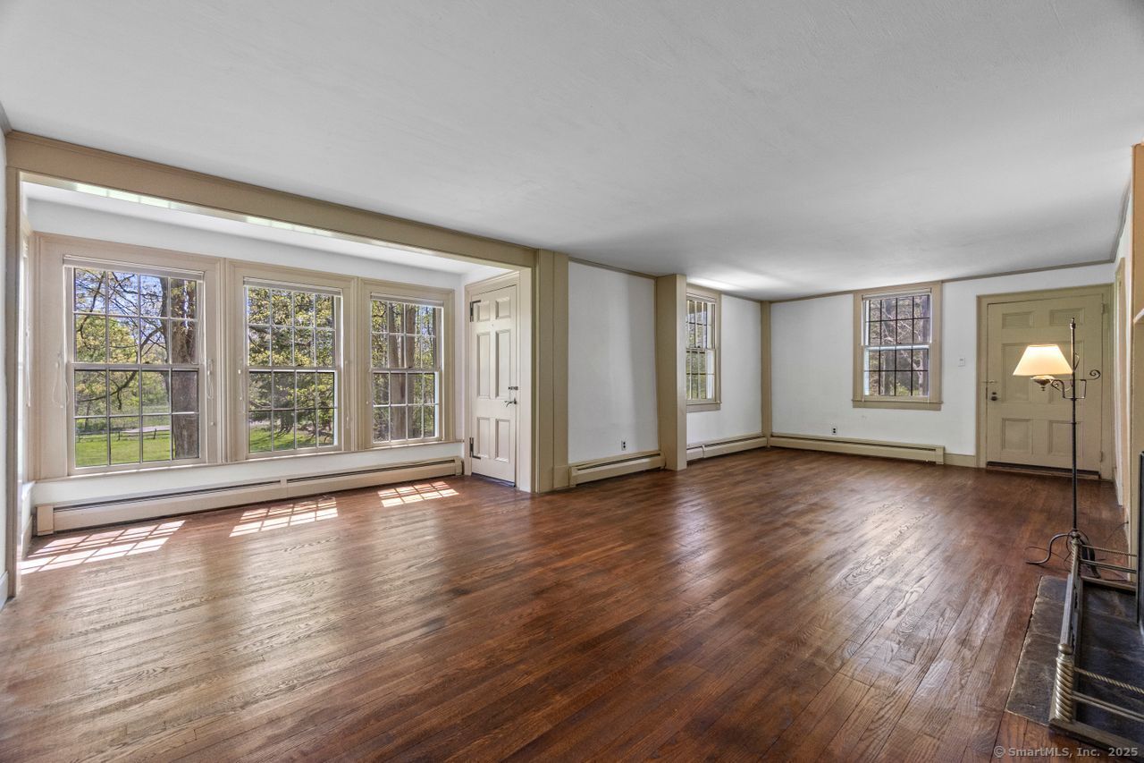 Woodbury, Connecticut, 06798, United States, 4 Bedrooms Bedrooms, ,3 BathroomsBathrooms,Residential,For Sale,1890023