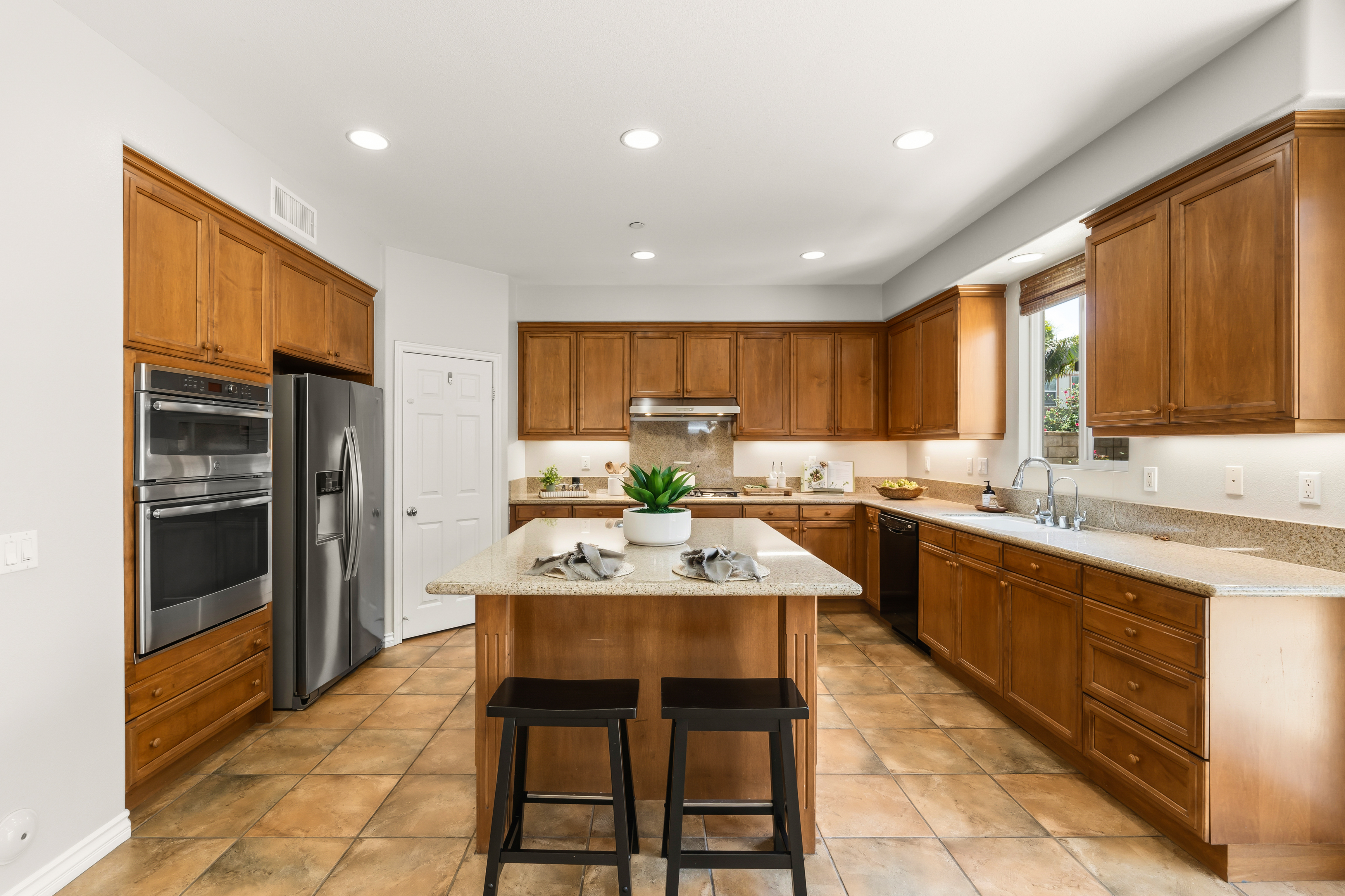  675 Charleston Place, Ventura, CA 93004 - 物件實景