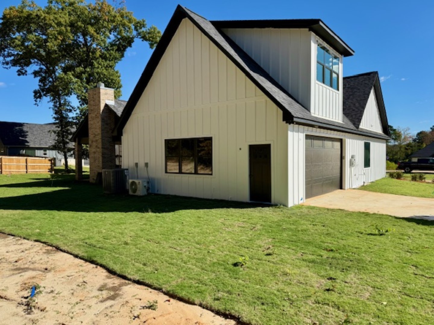 Tyler, Texas, 75706, United States, 4 Bedrooms Bedrooms, ,4 BathroomsBathrooms,Residential,For Sale,1983227