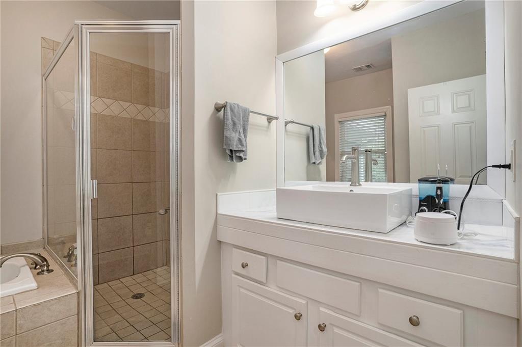 Atlanta, Georgia, 30317, United States, 3 Bedrooms Bedrooms, ,3 BathroomsBathrooms,Residential,For Sale,1983920