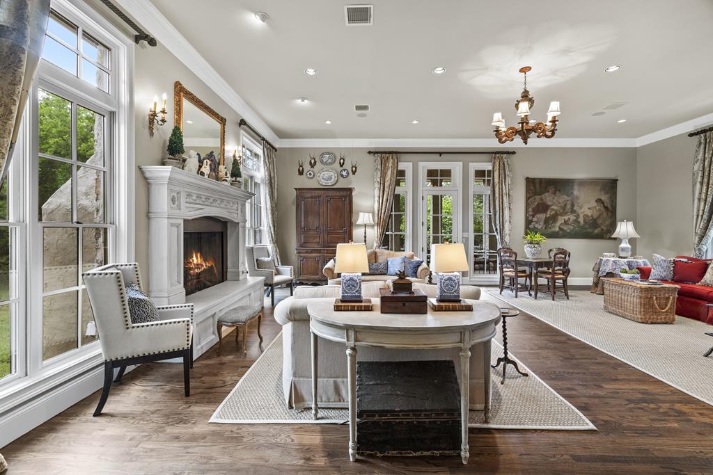 Kerrville, Texas, 78028, United States, 6 Bedrooms Bedrooms, ,6 BathroomsBathrooms,Residential,For Sale,1980458