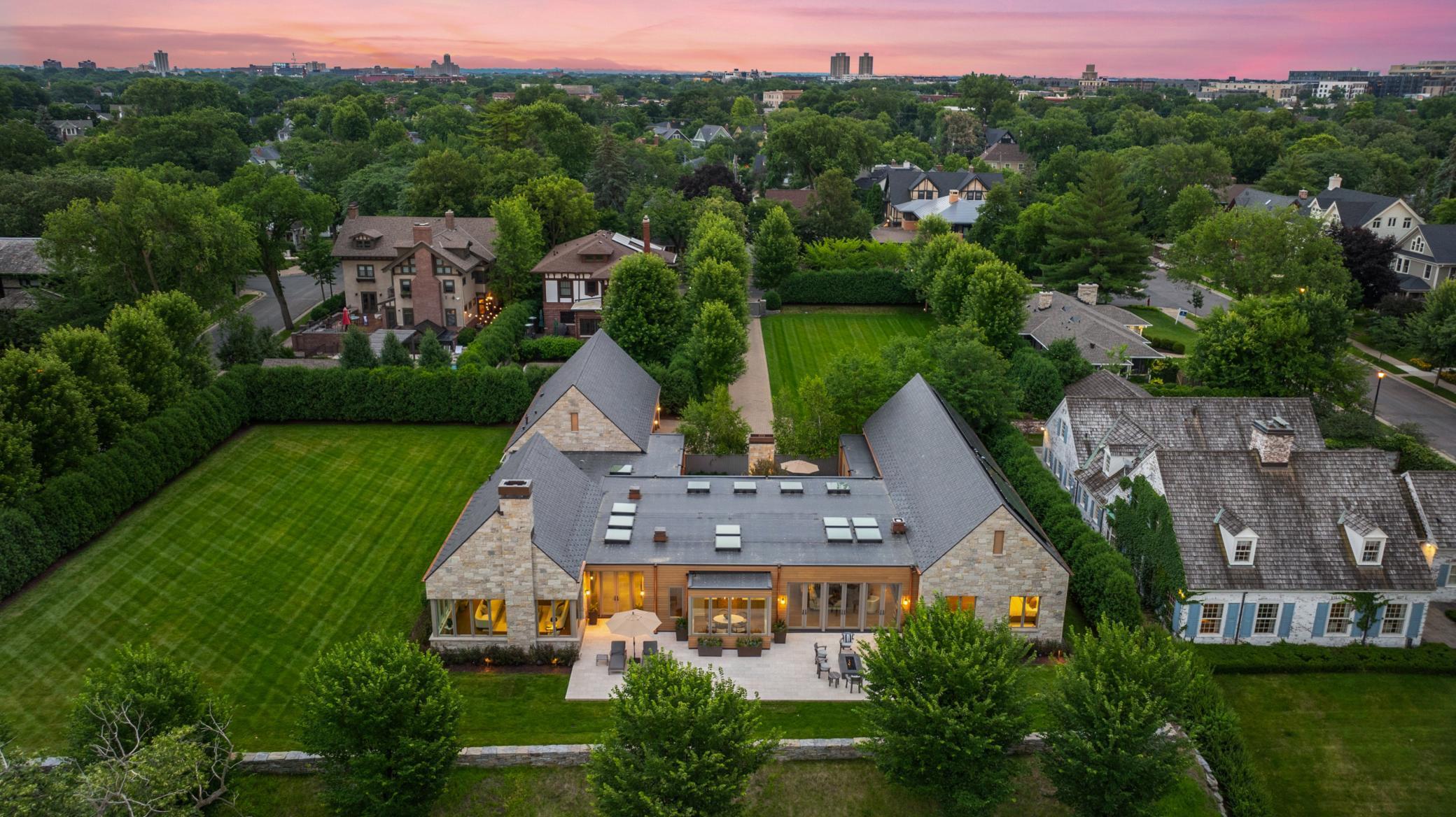 Minneapolis, Minnesota, 55405, United States, 5 Bedrooms Bedrooms, ,1 BathroomBathrooms,Residential,For Sale,1897759