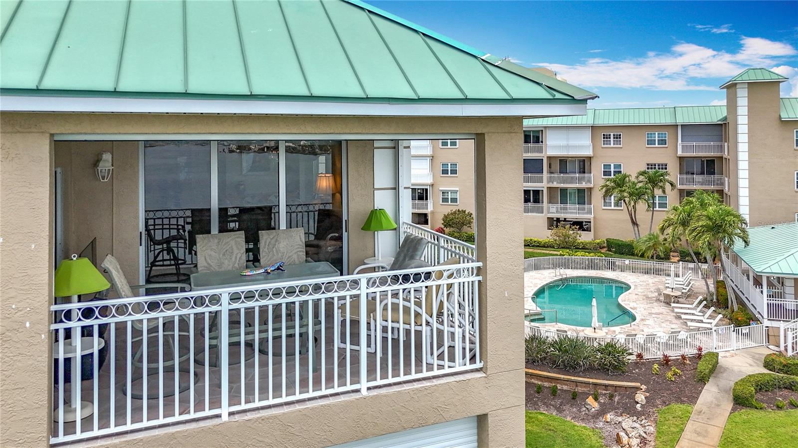 Madeira Beach, Florida, 33708, United States, 2 Bedrooms Bedrooms, ,2 BathroomsBathrooms,Residential,For Sale,1981210