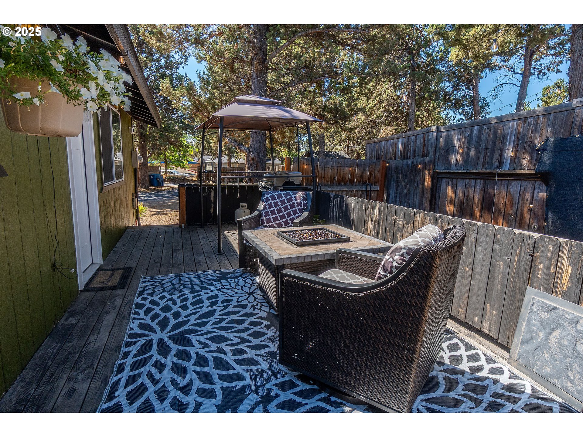 Bend, Oregon, 97701, United States, 3 Bedrooms Bedrooms, ,2 BathroomsBathrooms,Residential,For Sale,1960454