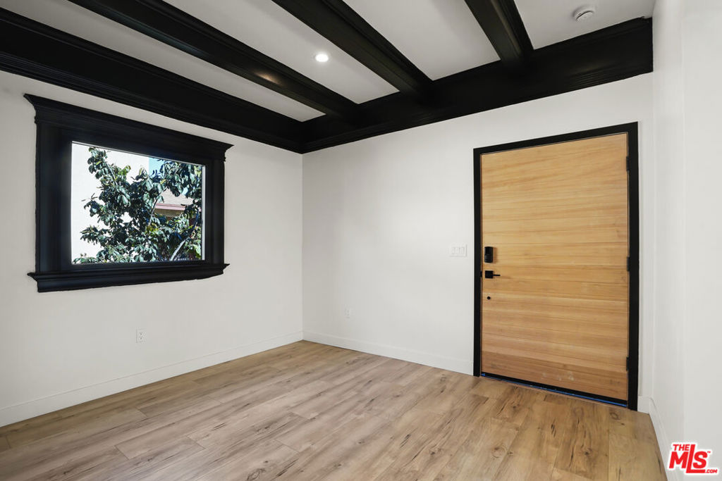 Los Angeles, California, 90007, United States, 5 Bedrooms Bedrooms, ,3 BathroomsBathrooms,Residential,For Sale,1975111