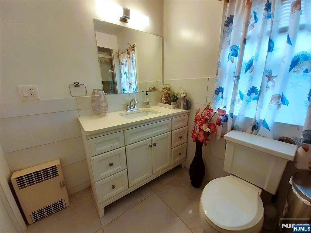 Paterson, New Jersey, 07504, United States, 5 Bedrooms Bedrooms, ,5 BathroomsBathrooms,Residential,For Sale,1837815