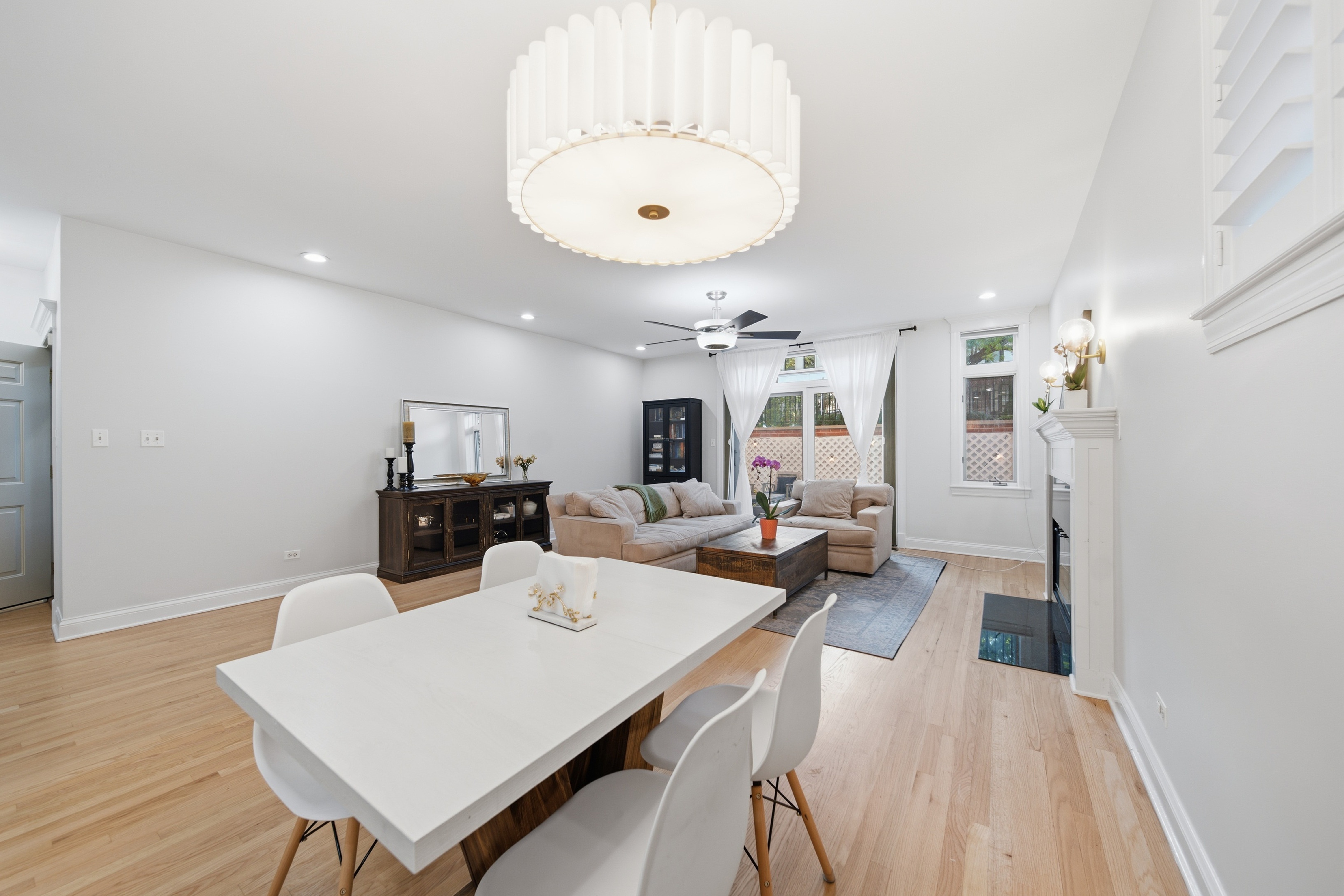  Condo Set on a Beautiful Tree-lined, One-way Street in the Heart of Lakeview - 物件實景