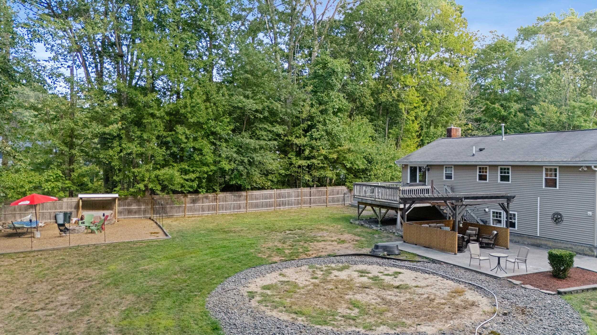 Derry, New Hampshire, 03038, United States, 3 Bedrooms Bedrooms, ,1 BathroomBathrooms,Residential,For Sale,1938906