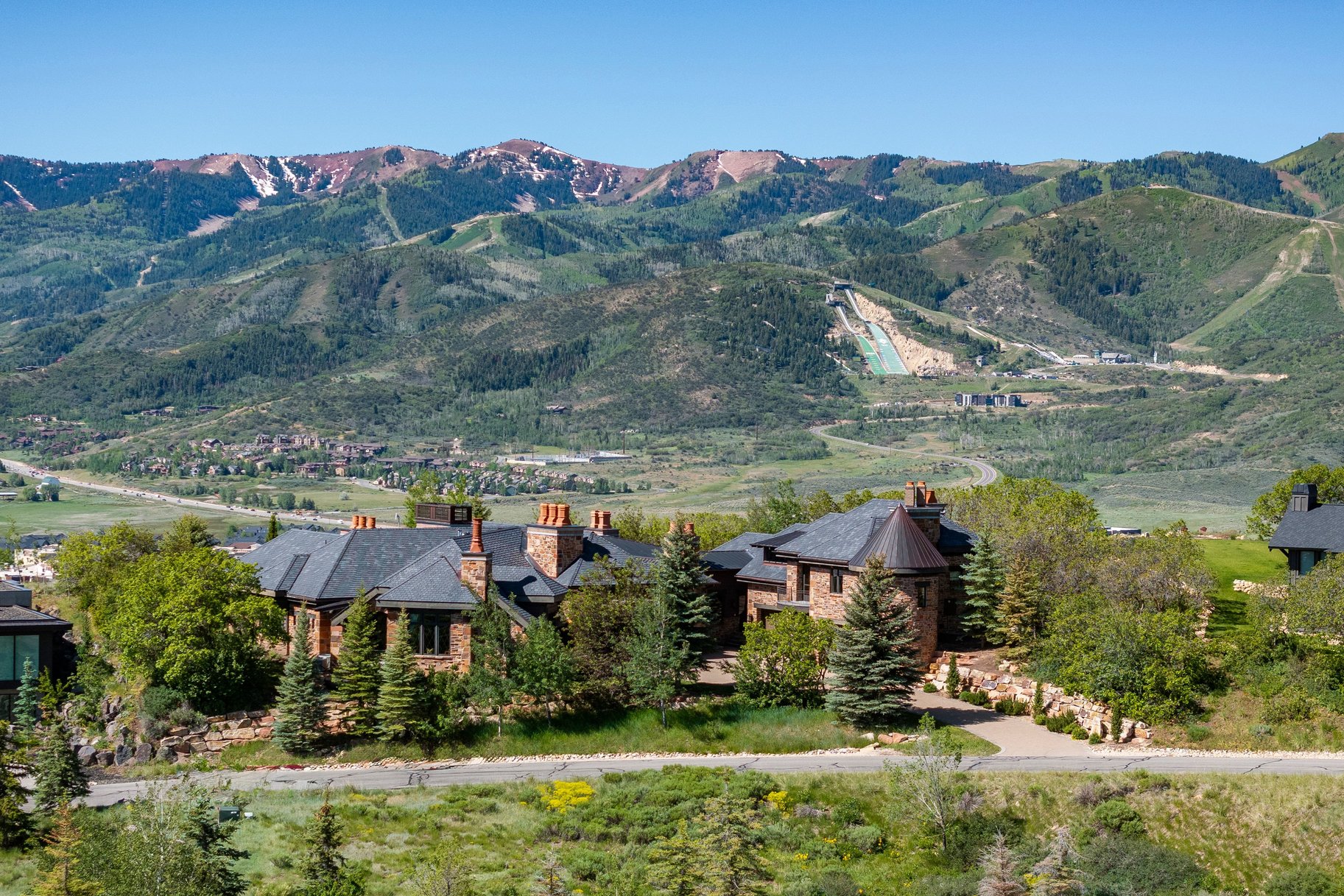  A Legacy Estate Framed by Golf and Ski Views - 物件實景