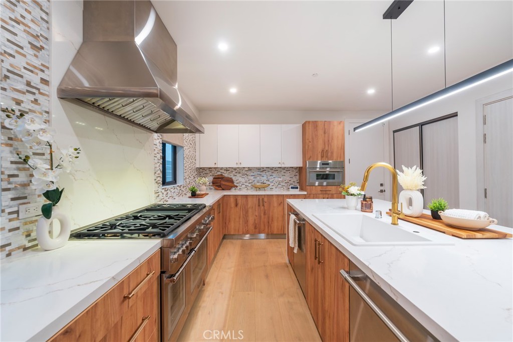 Huntington Beach, California, 92648, United States, 3 Bedrooms Bedrooms, ,5 BathroomsBathrooms,Residential,For Sale,2003455