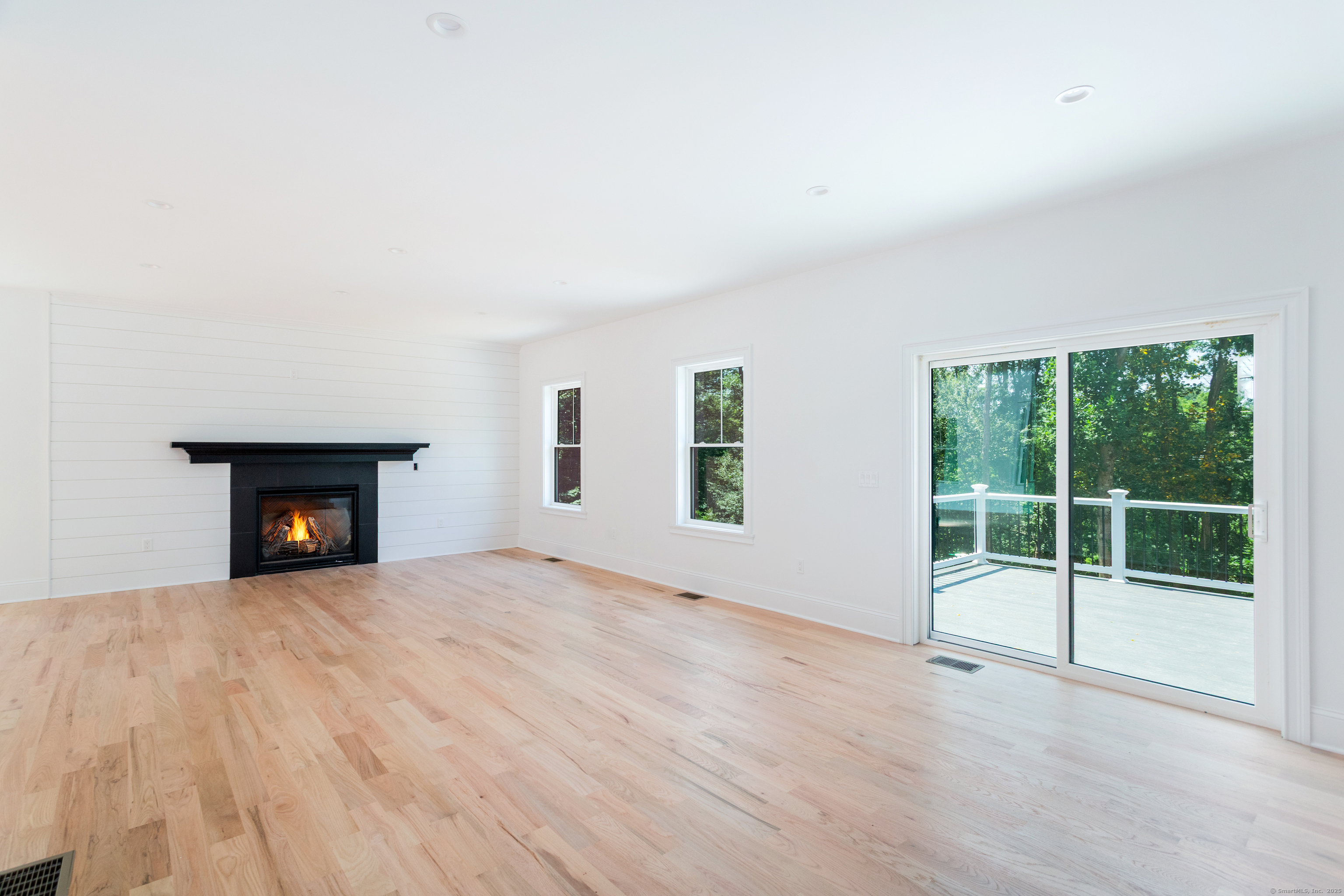 Stratford, Connecticut, 06614, United States, 4 Bedrooms Bedrooms, ,3 BathroomsBathrooms,Residential,For Sale,1987669