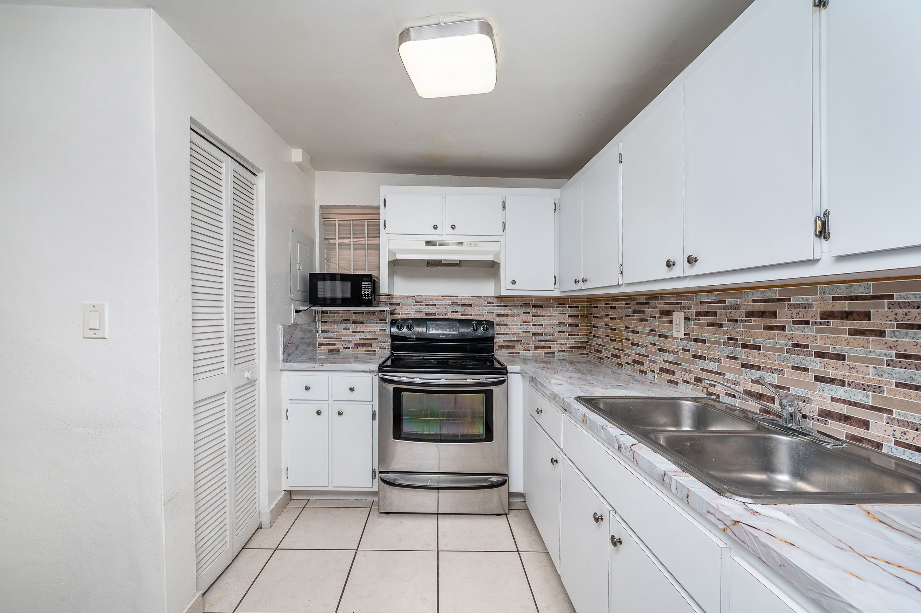  1910 W 56th St, Hialeah, FL, 33012 - 物件實景
