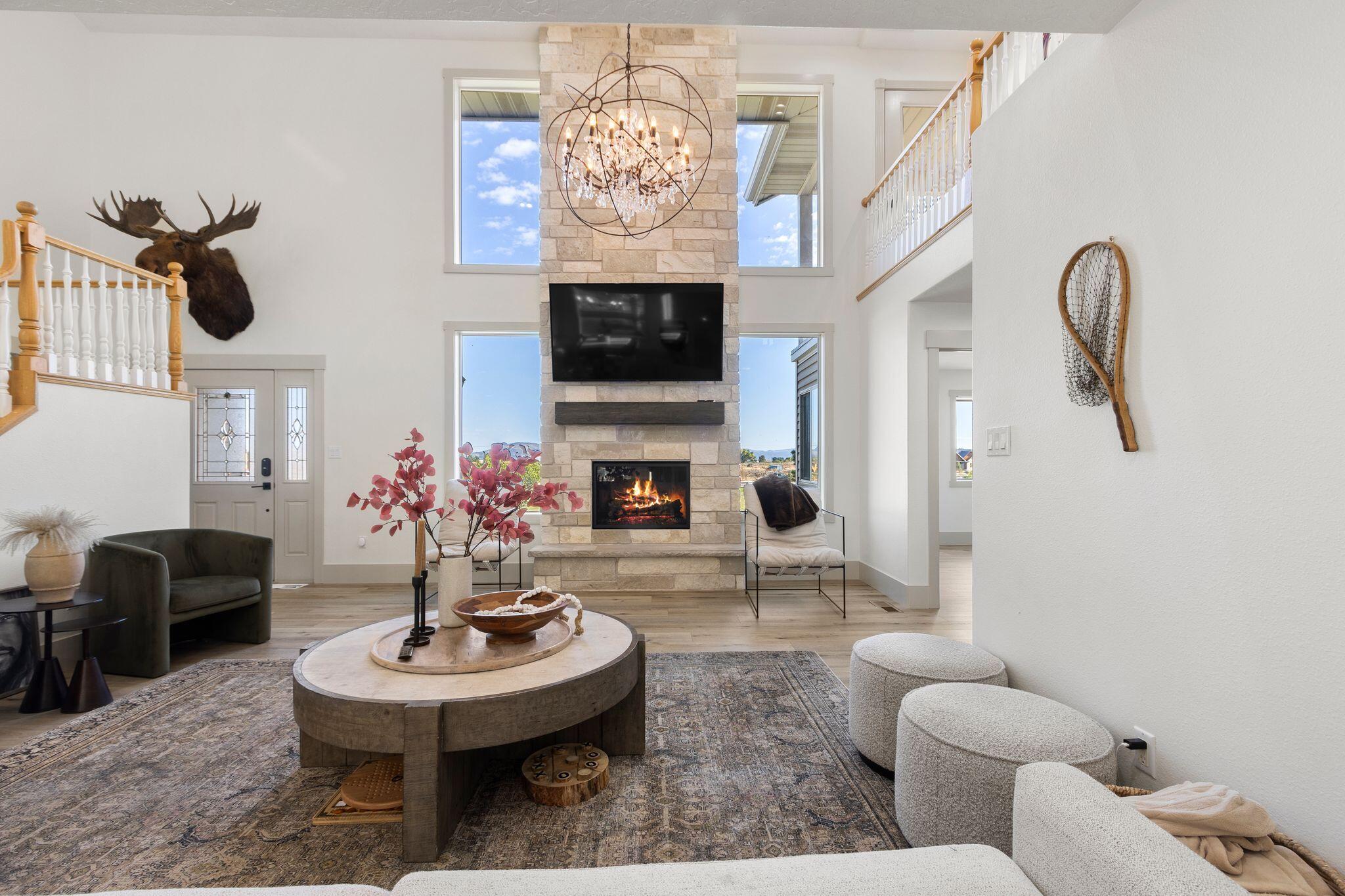 Parowan, Utah, 84761, United States, 6 Bedrooms Bedrooms, ,5 BathroomsBathrooms,Residential,For Sale,1995430