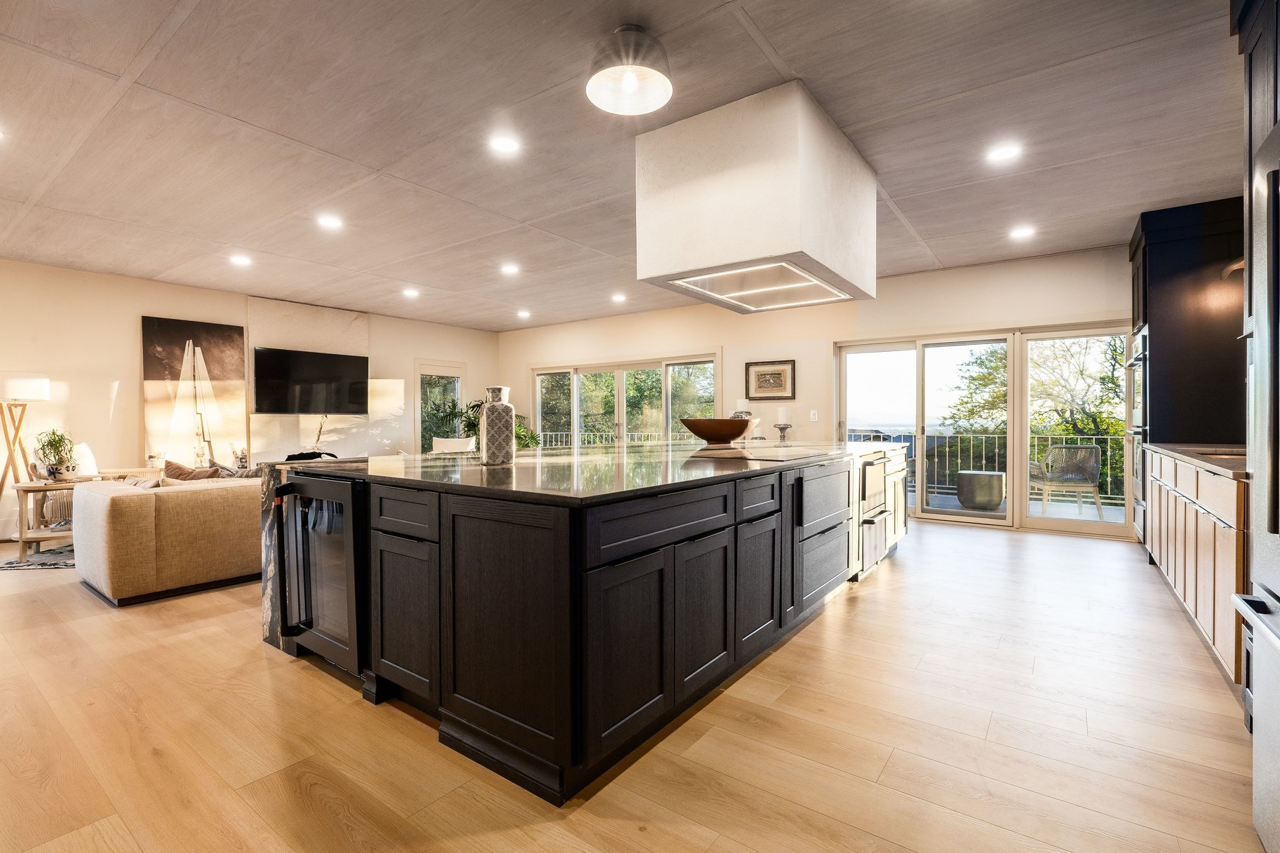  Fully Remodeled Entertainer
