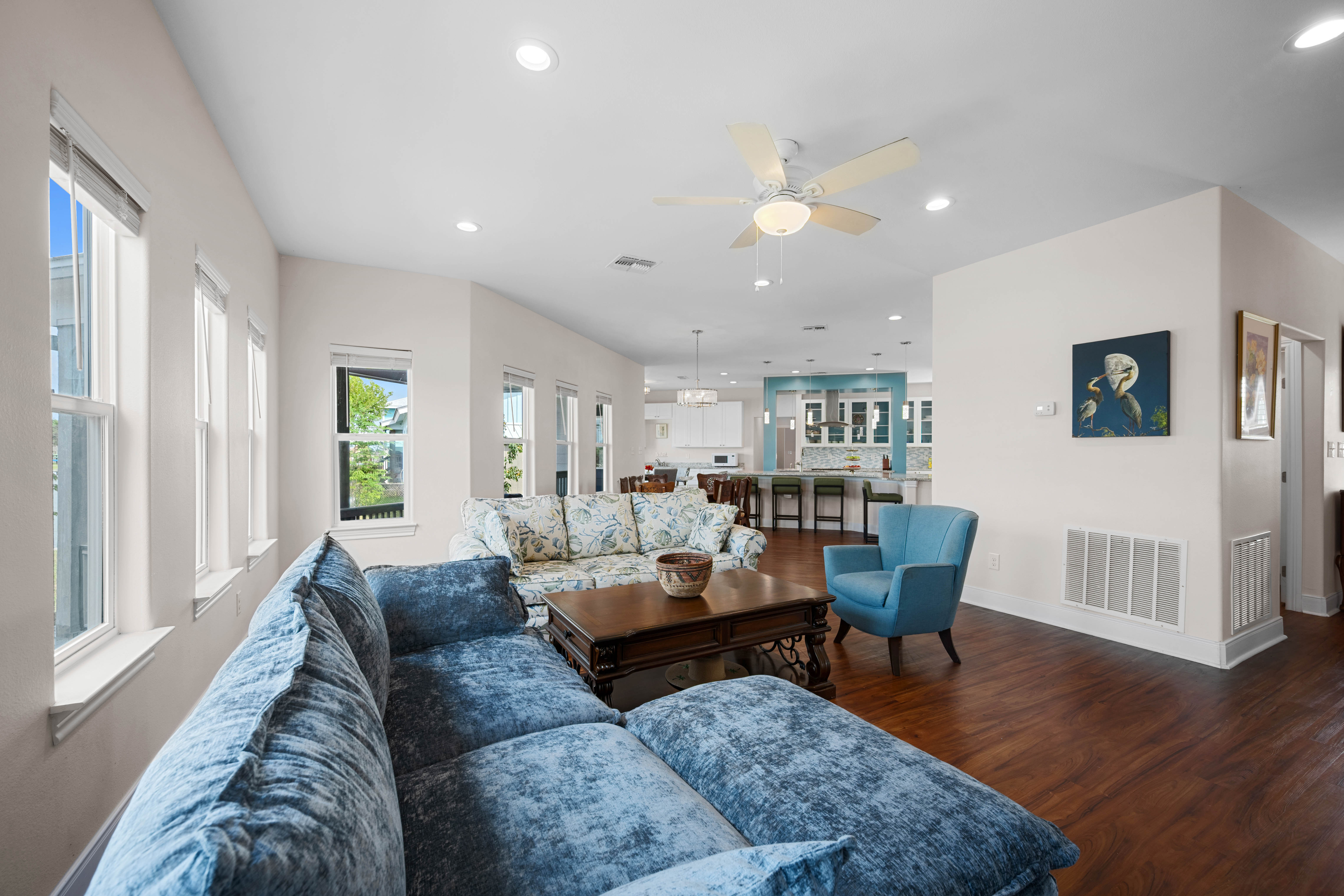  Beautiful Coastal Home on Oversized Lot - 物件實景