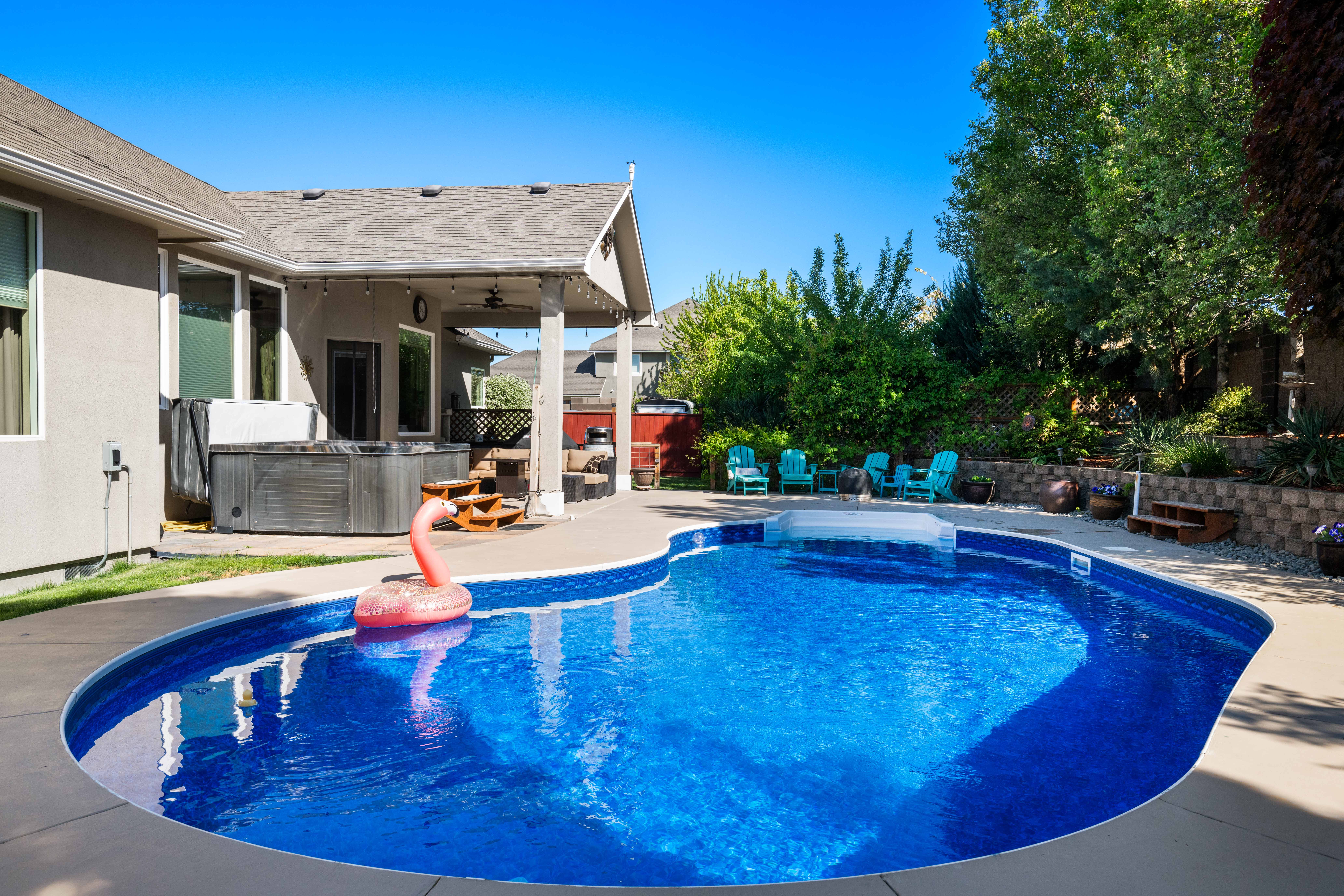  Pool / Hot Tub and Single Story Living - 物件實景