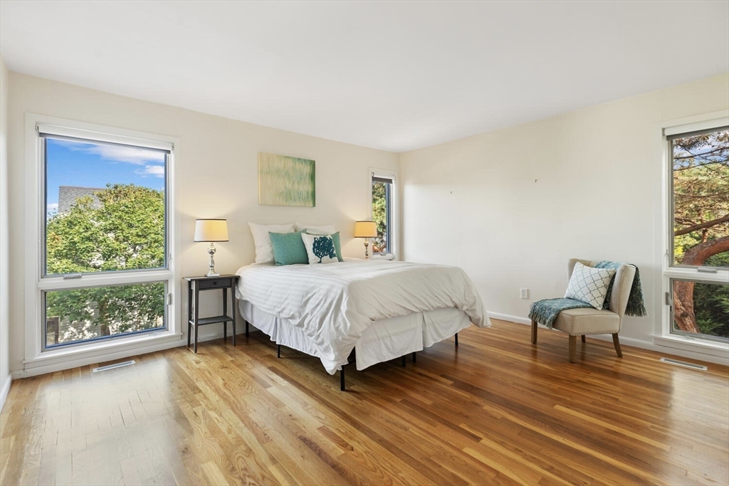 Marblehead, Massachusetts, 01945, United States, 2 Bedrooms Bedrooms, ,2 BathroomsBathrooms,Residential,For Sale,1895462