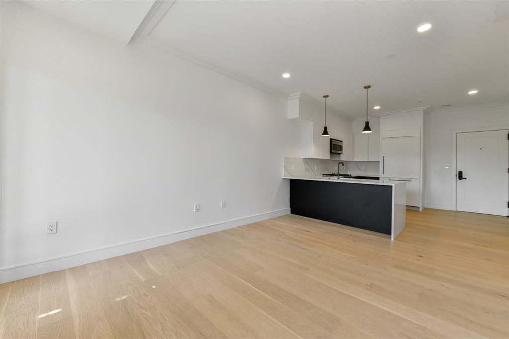 Boston, Massachusetts, 02135, United States, 2 Bedrooms Bedrooms, ,2 BathroomsBathrooms,Residential,For Sale,2015340