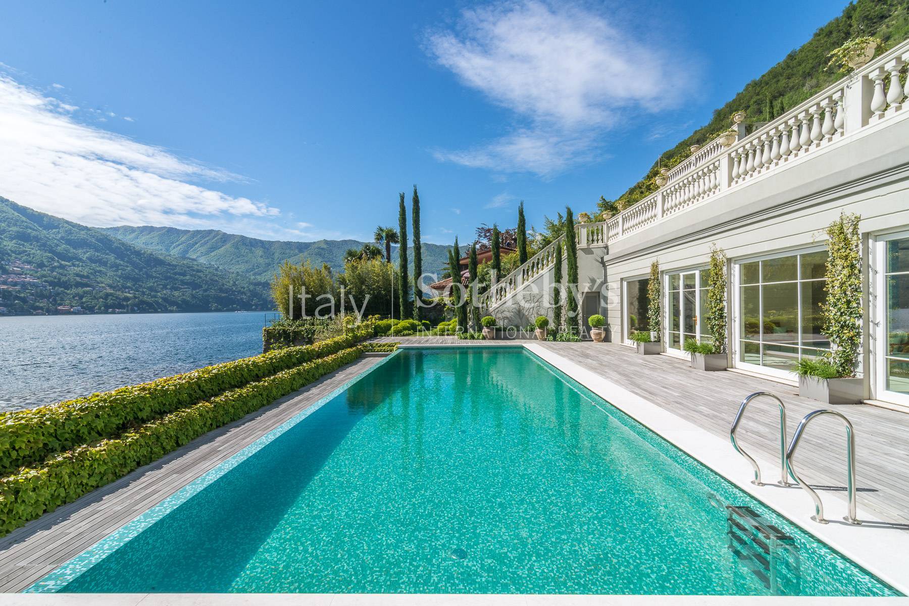  Gorgeous lakefront trophy estate - 物件實景