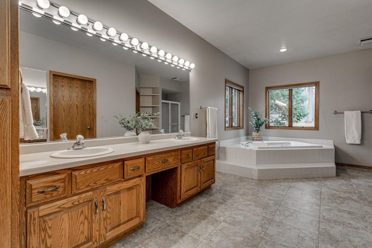GREEN BAY, Wisconsin, 54313, United States, 5 Bedrooms Bedrooms, ,4 BathroomsBathrooms,Residential,For Sale,1768354