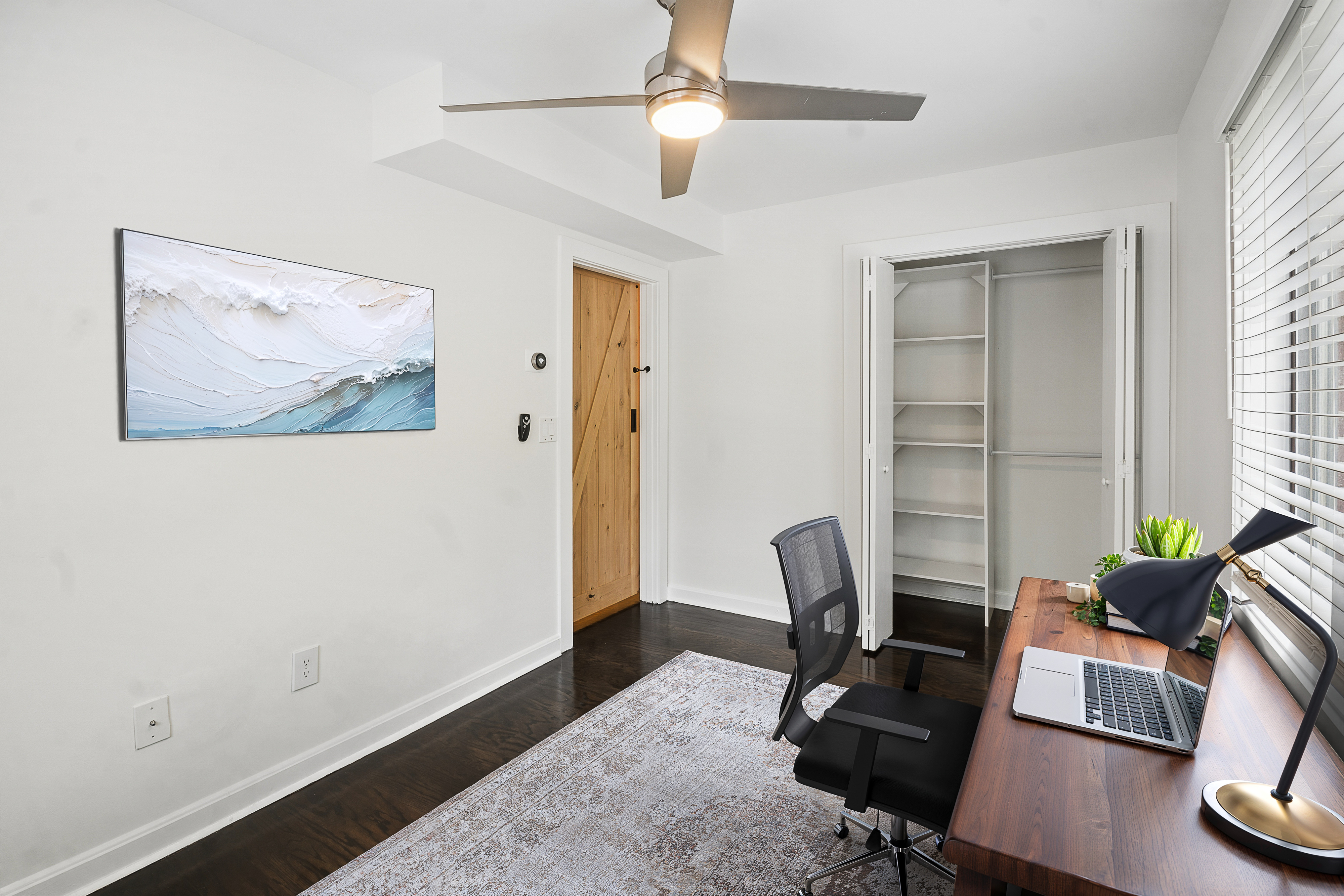  Updated, End-Unit Townhome in the Heart of Edgewood - 物件實景