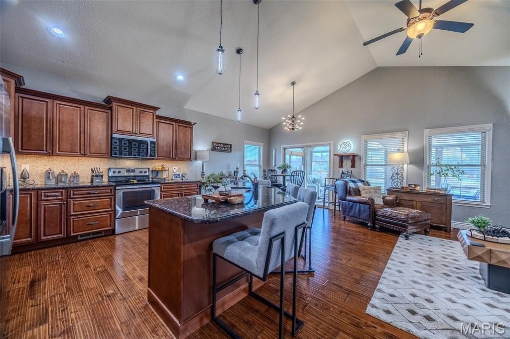 Camdenton, Missouri, 65020, United States, 3 Bedrooms Bedrooms, ,3 BathroomsBathrooms,Residential,For Sale,1989945