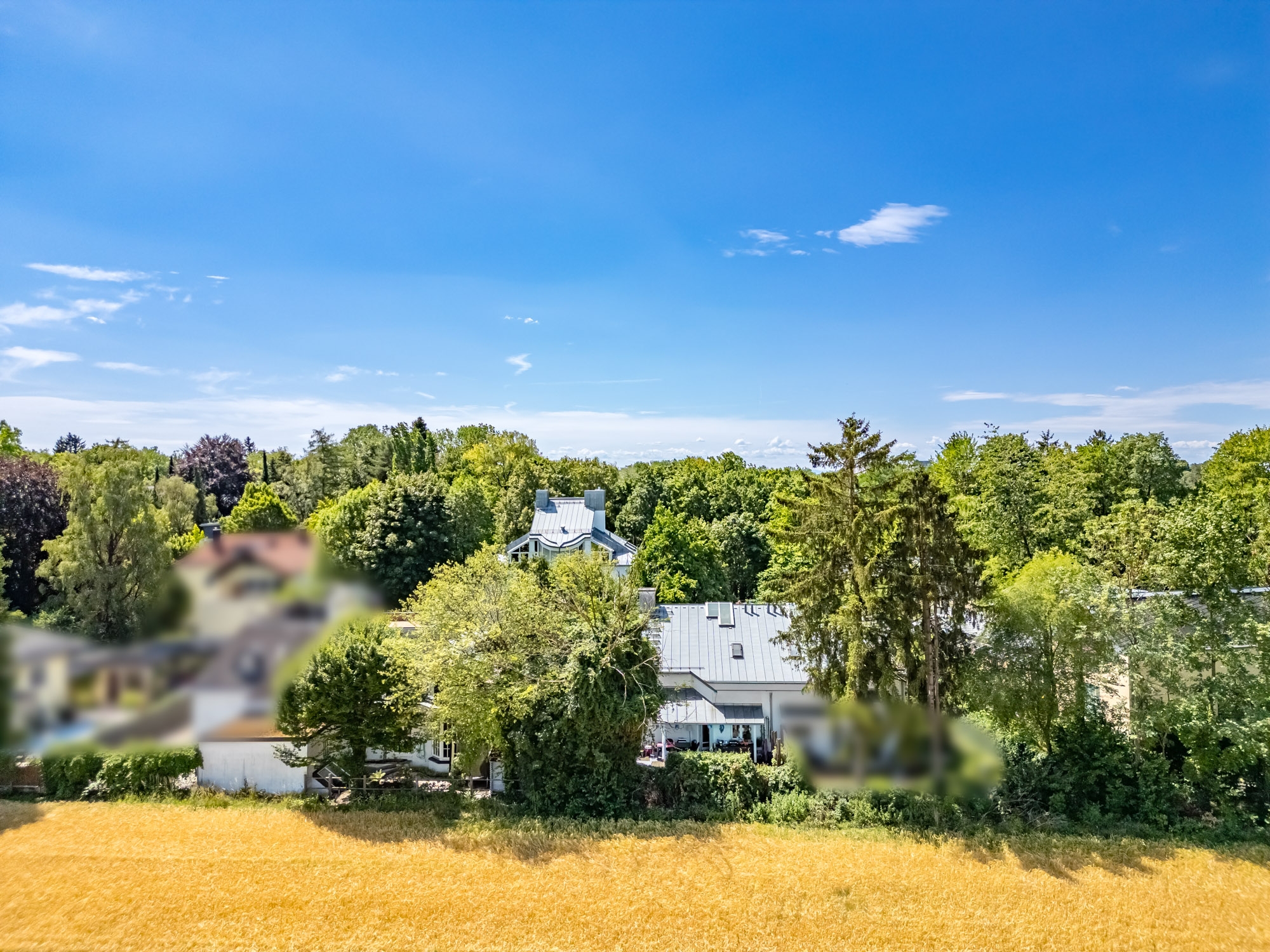  Living Between Nature and the City – Semi-Detached House with a Pool - 物件實景