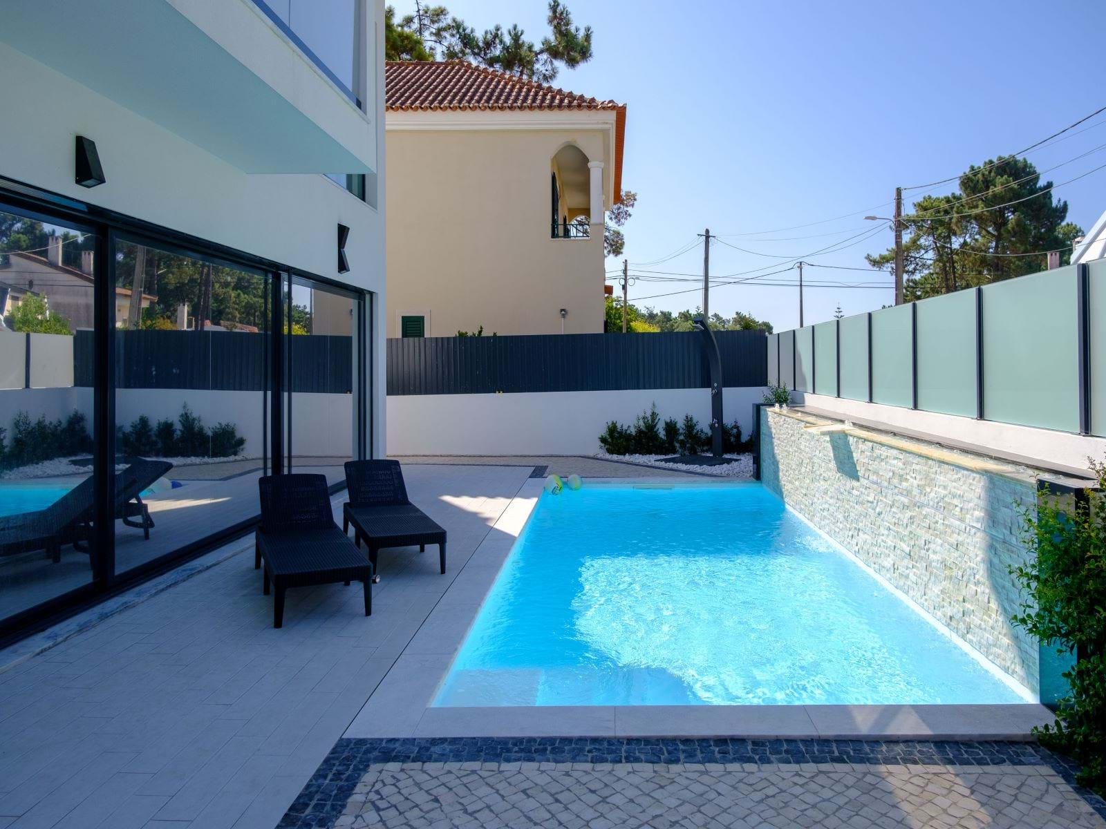 Almada, Setúbal, 2820-043, PT, 4 Bedrooms Bedrooms, ,3 BathroomsBathrooms,Residential,For Sale,1699947