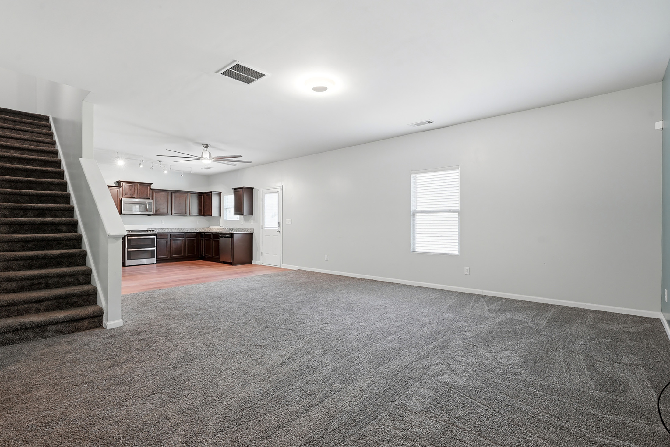  Charming Three Bedroom Home in Friendly Community - 物件實景