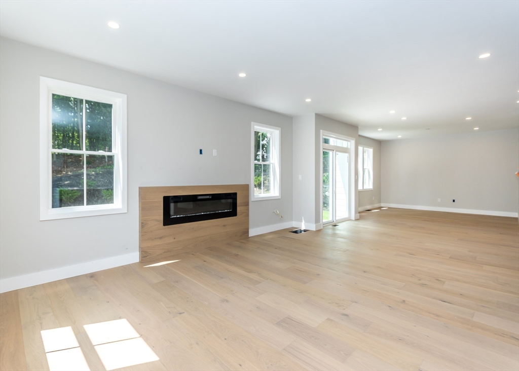 Waltham, Massachusetts, 02453, United States, 4 Bedrooms Bedrooms, ,5 BathroomsBathrooms,Residential,For Sale,1858244
