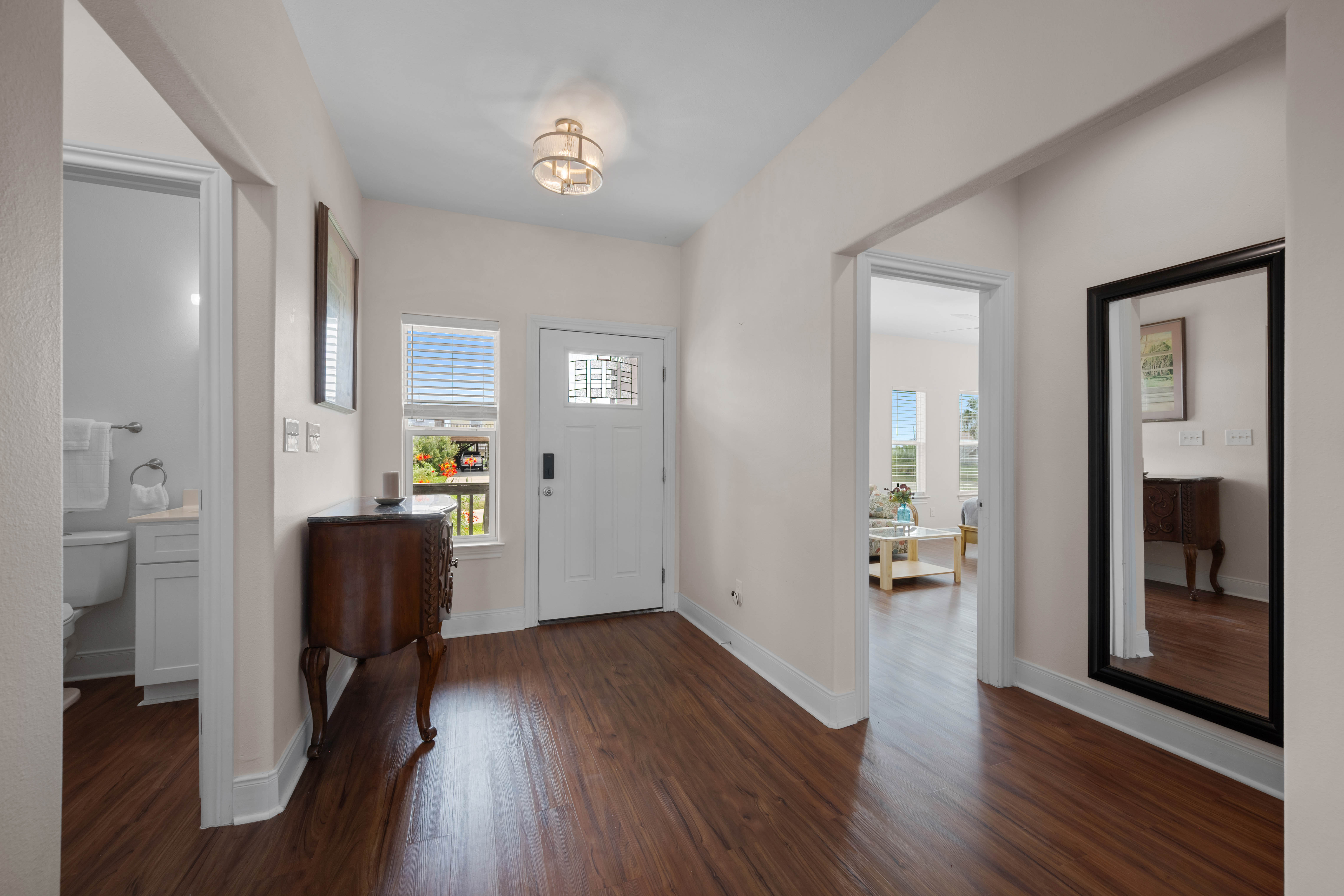  Beautiful Coastal Home on Oversized Lot - 物件實景