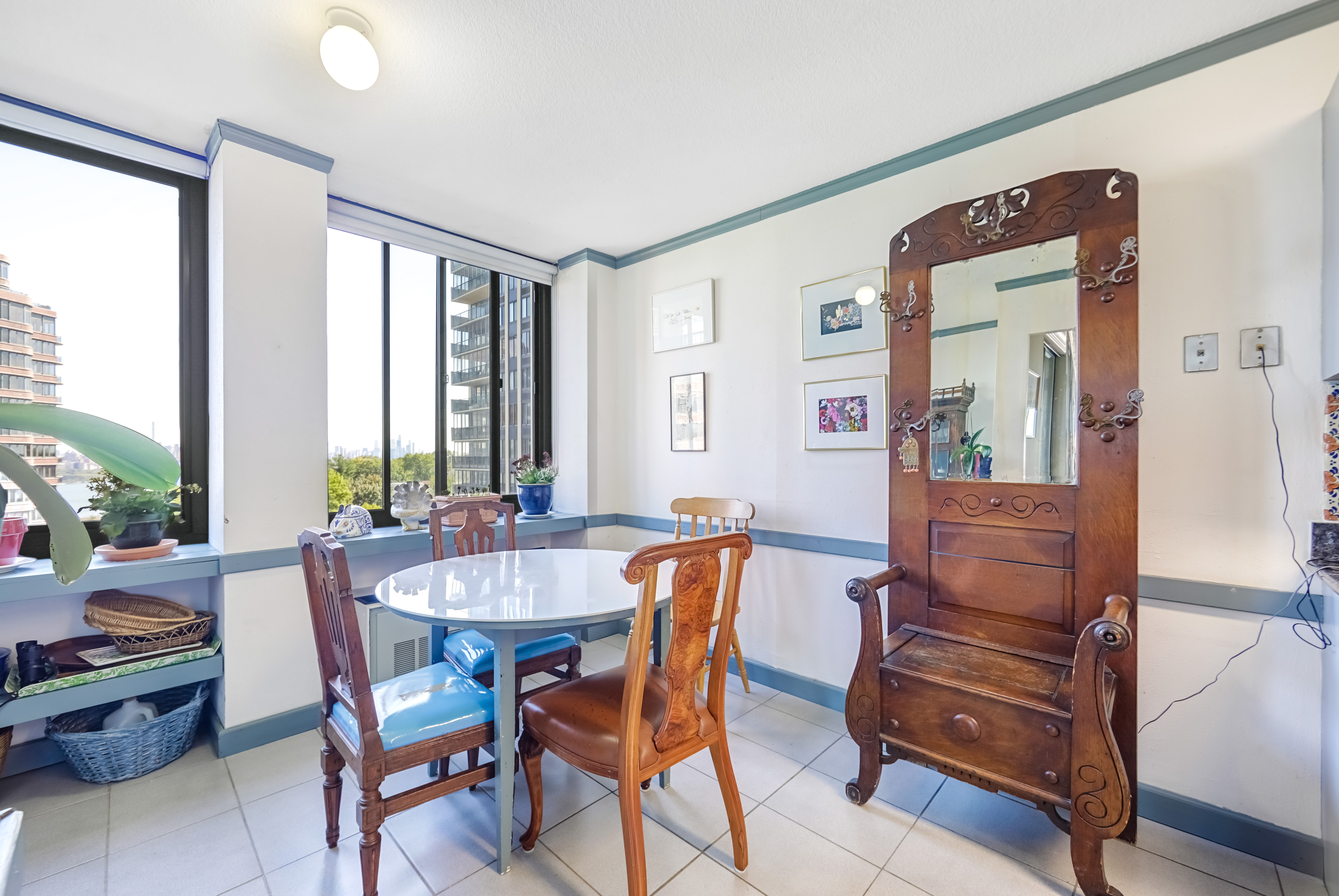 Cliffside Park, New Jersey, 07010, United States, 3 Bedrooms Bedrooms, ,3 BathroomsBathrooms,Residential,For Sale,1978167