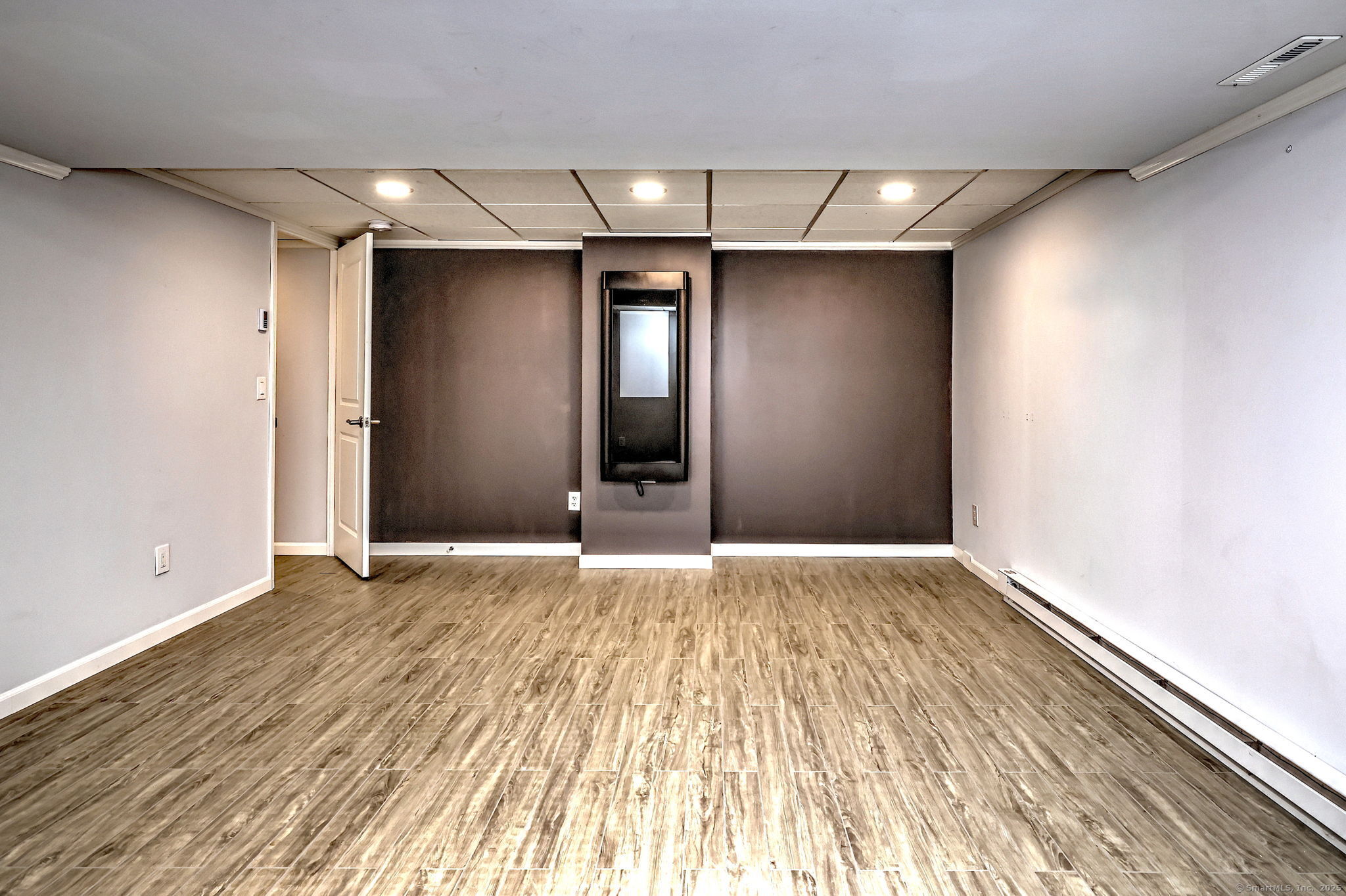 Hamden, Connecticut, 06517, United States, 4 Bedrooms Bedrooms, ,4 BathroomsBathrooms,Residential,For Sale,1942172