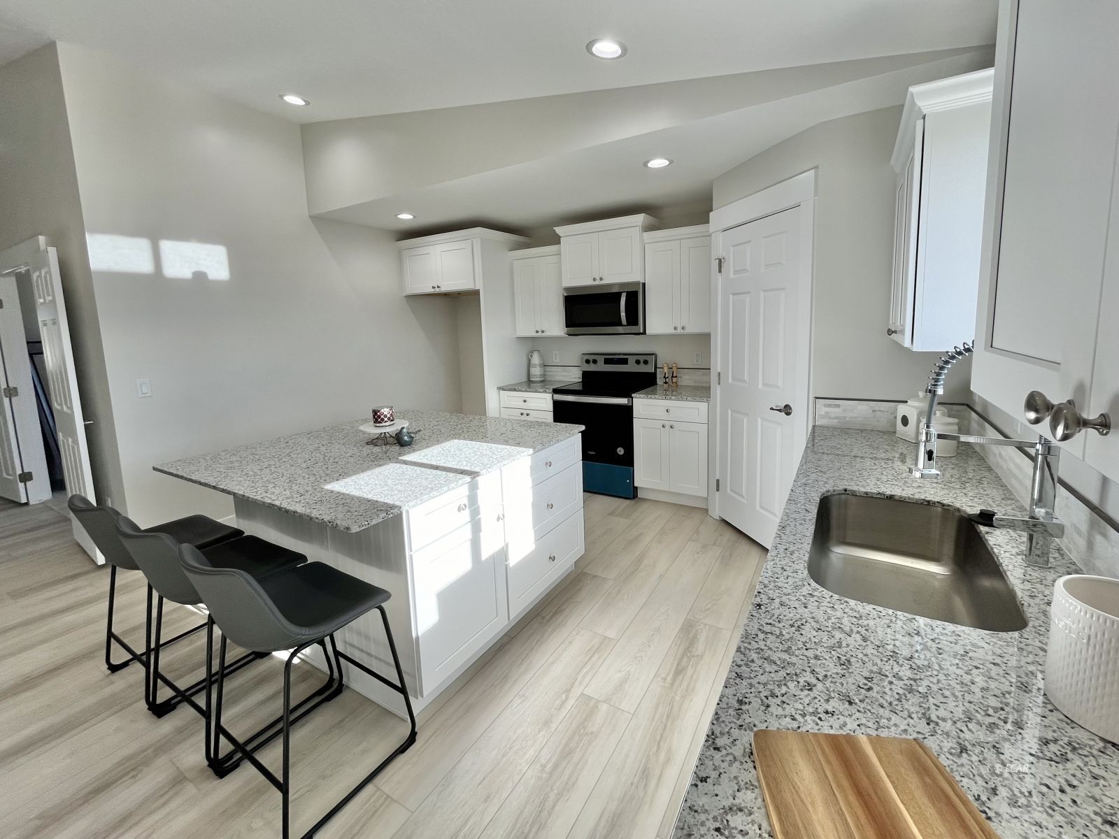 Elko, Nevada, 89801, United States, 4 Bedrooms Bedrooms, ,2 BathroomsBathrooms,Residential,For Sale,1700867