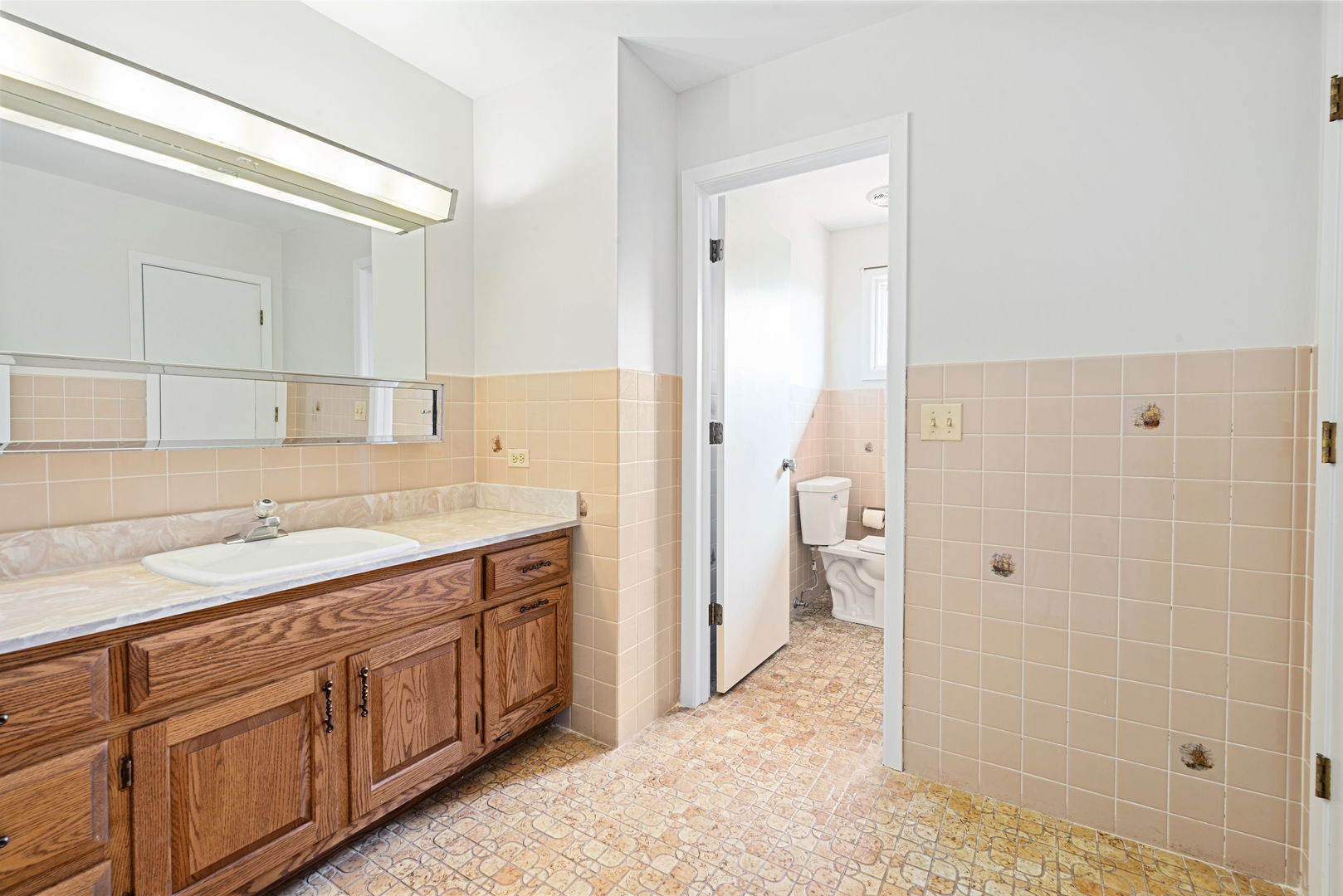Oak Brook, Illinois, 60523, United States, 5 Bedrooms Bedrooms, ,6 BathroomsBathrooms,Residential,For Sale,1796873