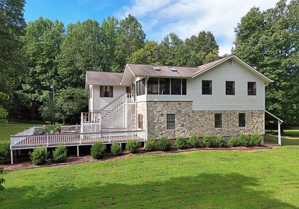 Ellijay, Georgia, 30536, United States, 4 Bedrooms Bedrooms, ,3 BathroomsBathrooms,Residential,For Sale,1940340