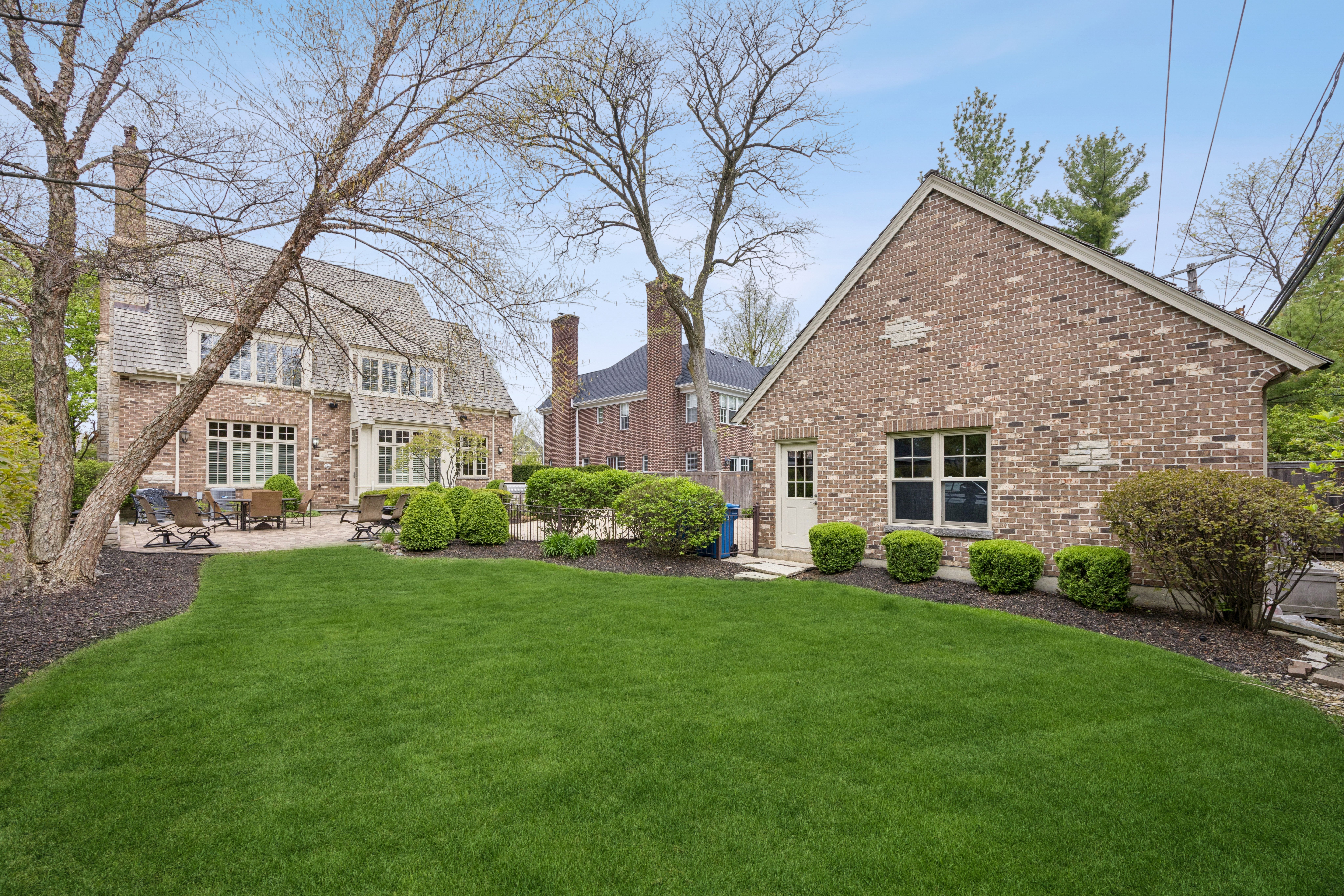  Impressive Cedar and Sstone Home in A+ Sought After Location - 物件實景